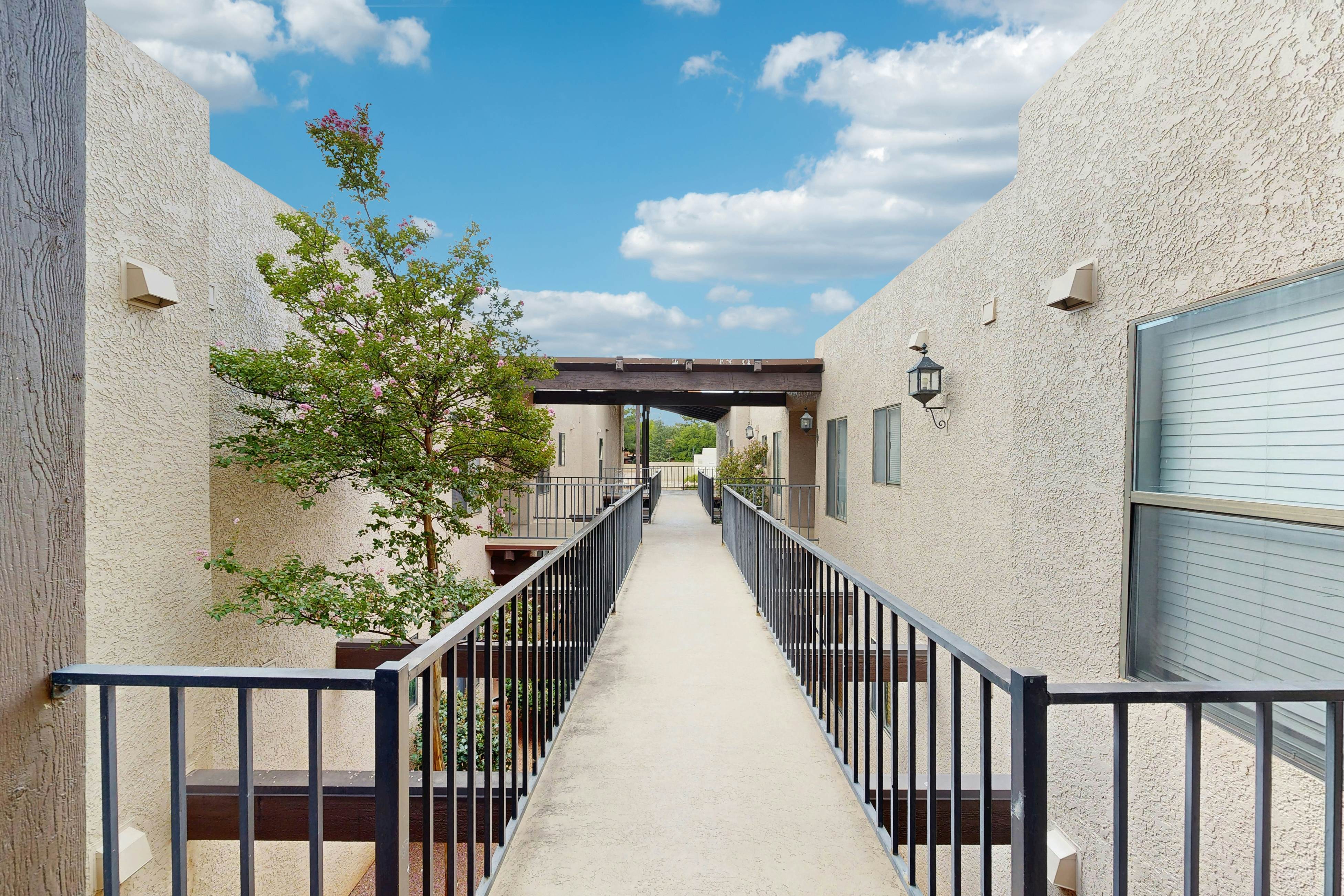 Red Horizon Hideaway