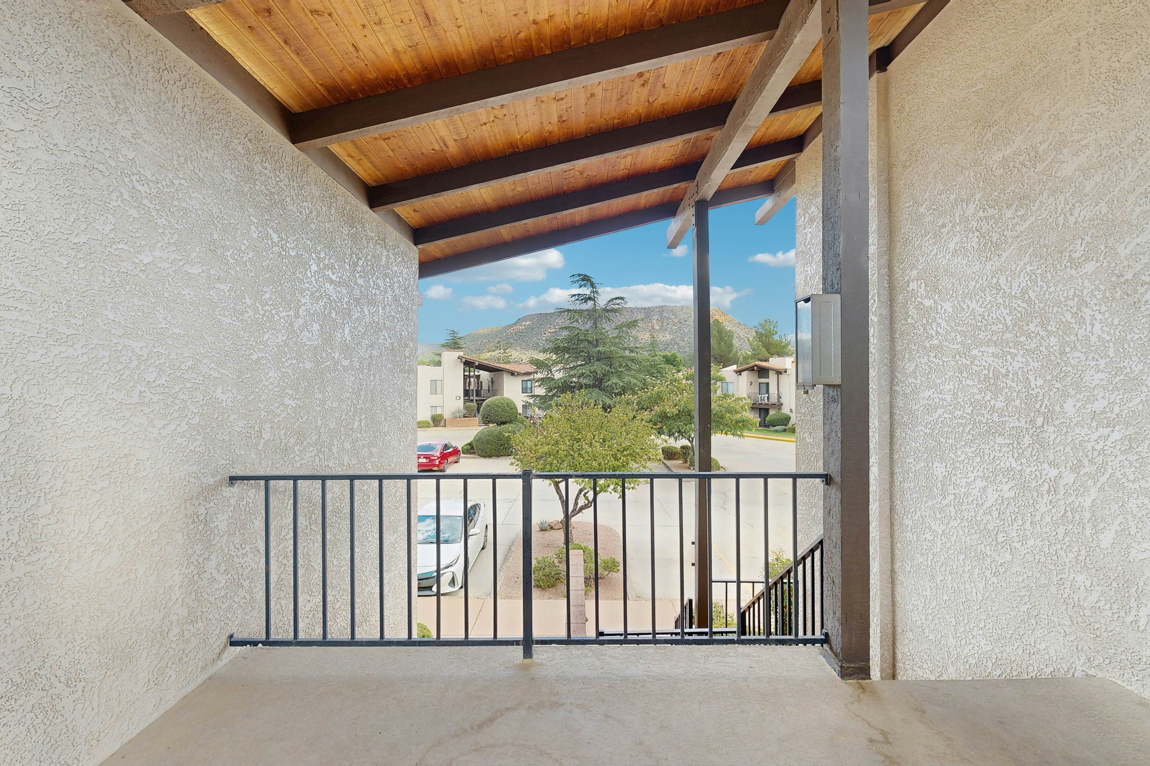 Red Horizon Hideaway