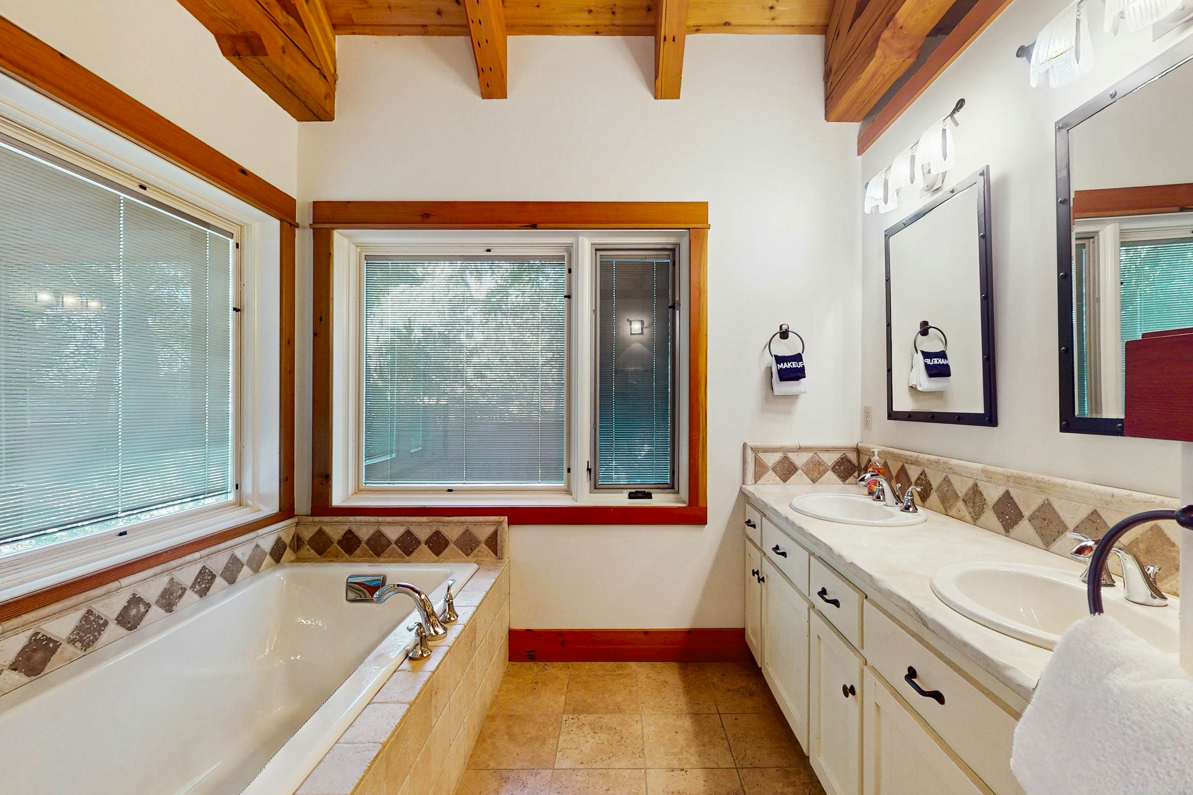 Bottle Bay Lakefront Lodge