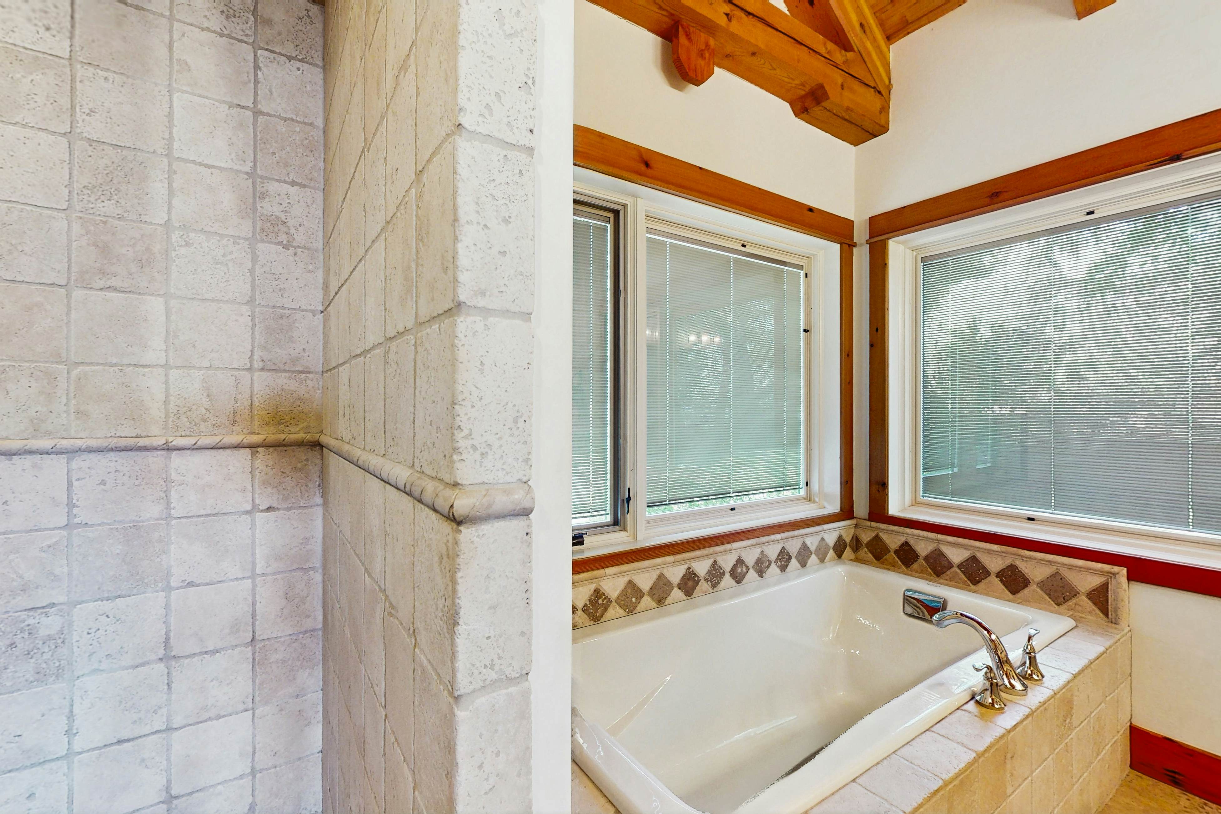 Bottle Bay Lakefront Lodge