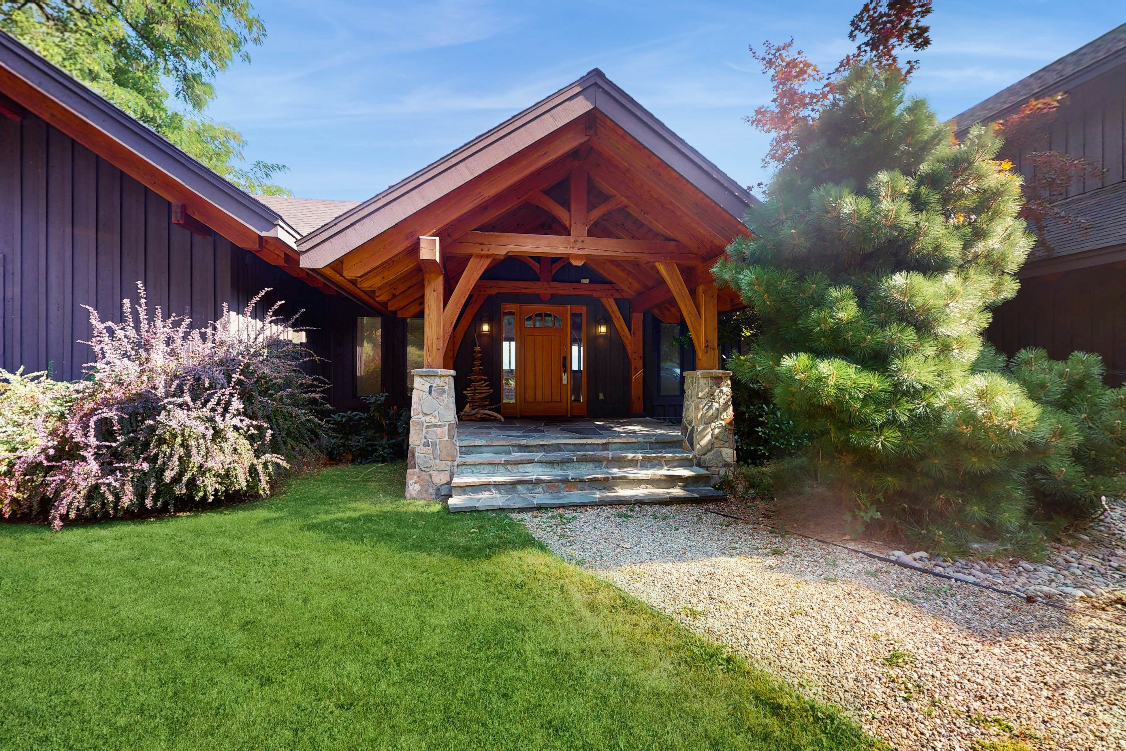 Bottle Bay Lakefront Lodge