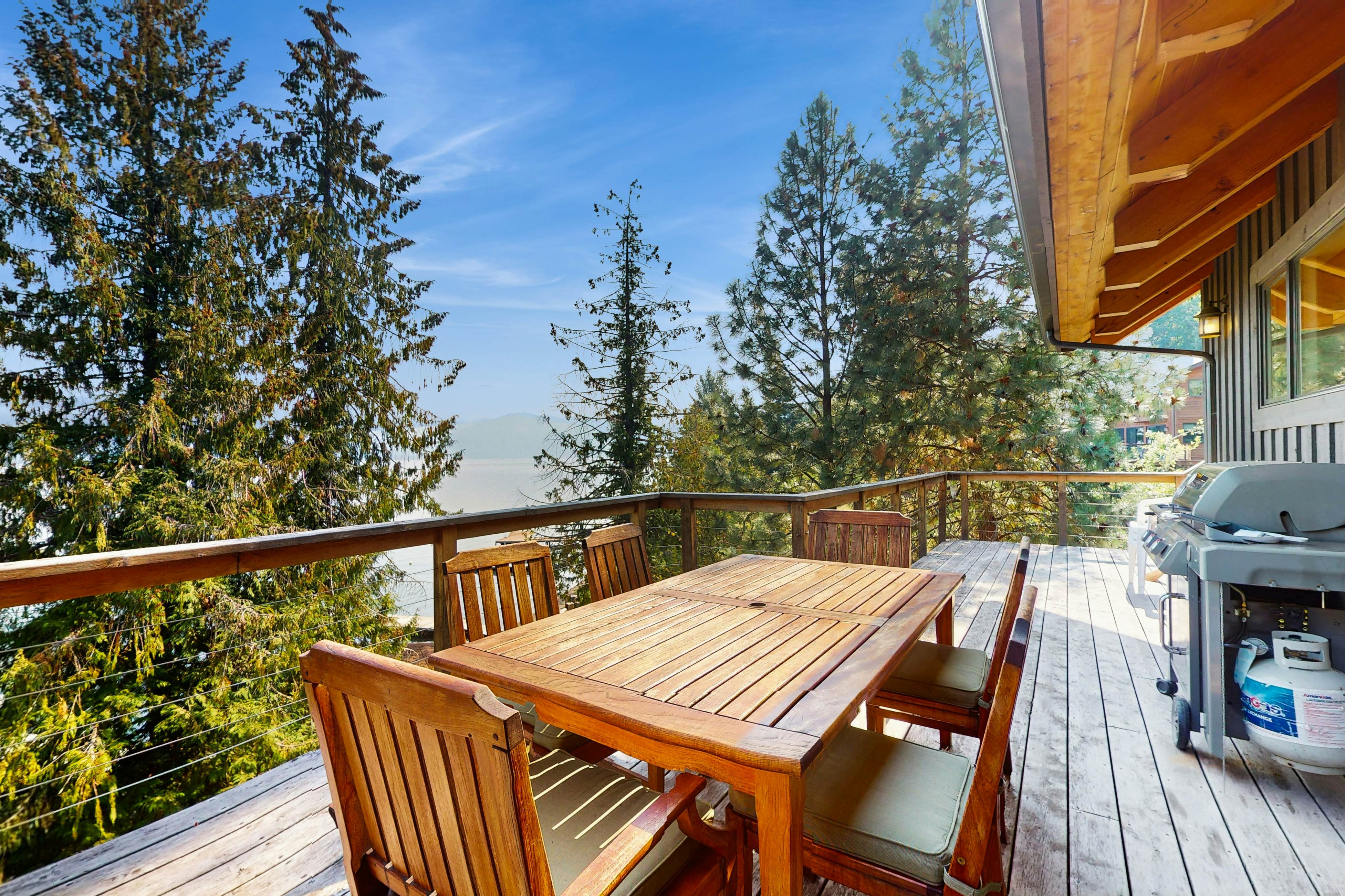 Bottle Bay Lakefront Lodge