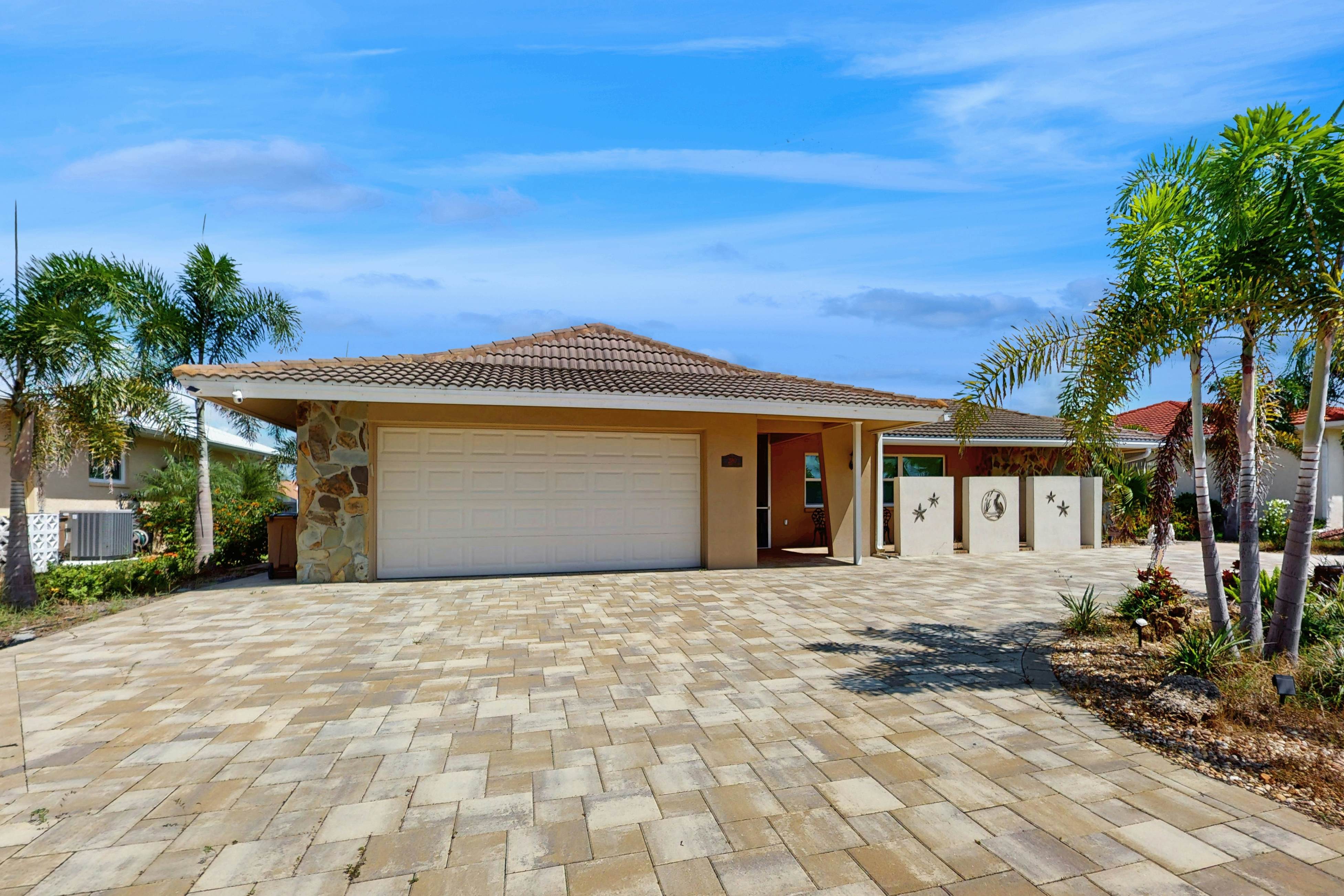 Breezes and Bliss on the Canal