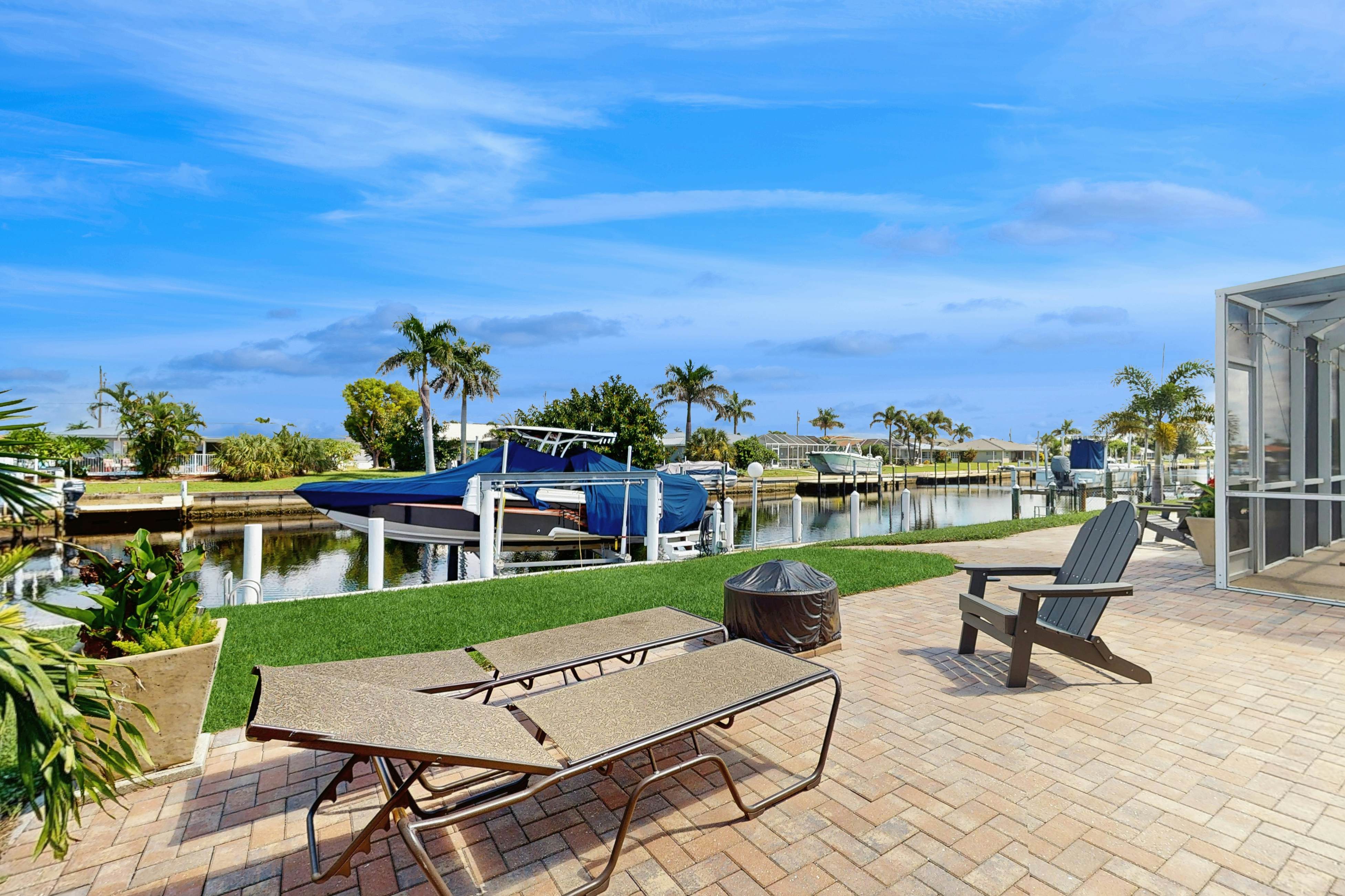 Breezes and Bliss on the Canal