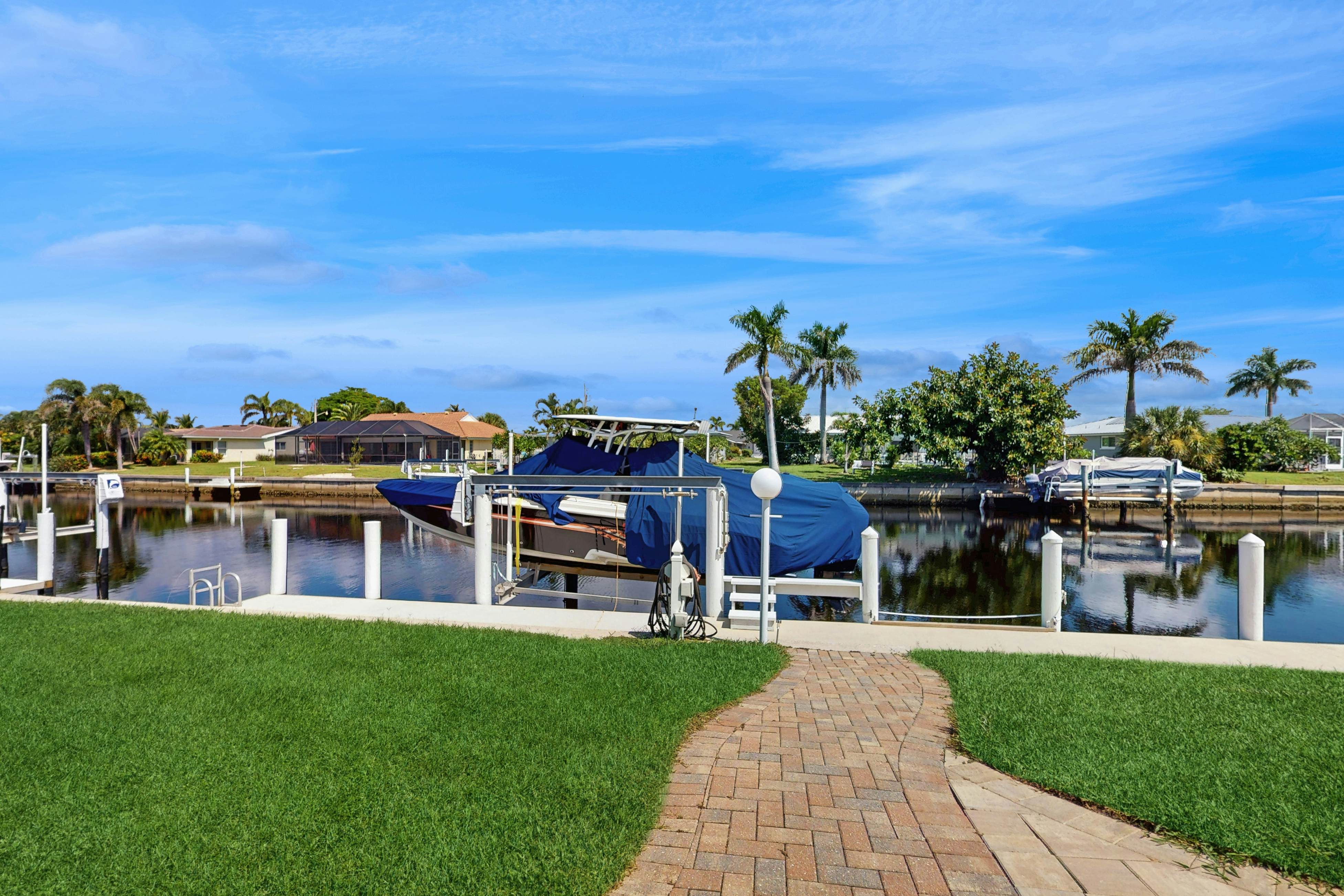 Breezes and Bliss on the Canal