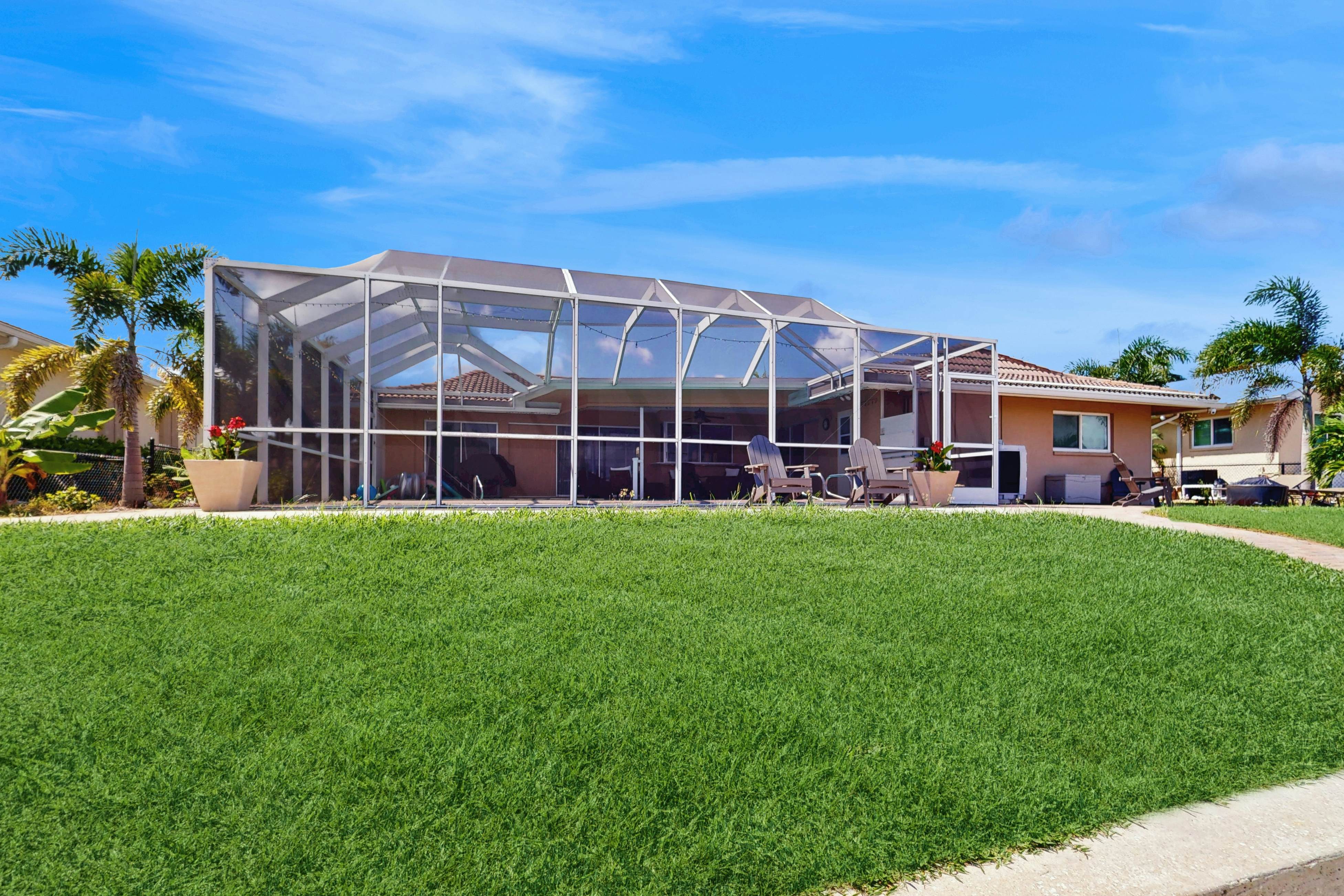 Breezes and Bliss on the Canal