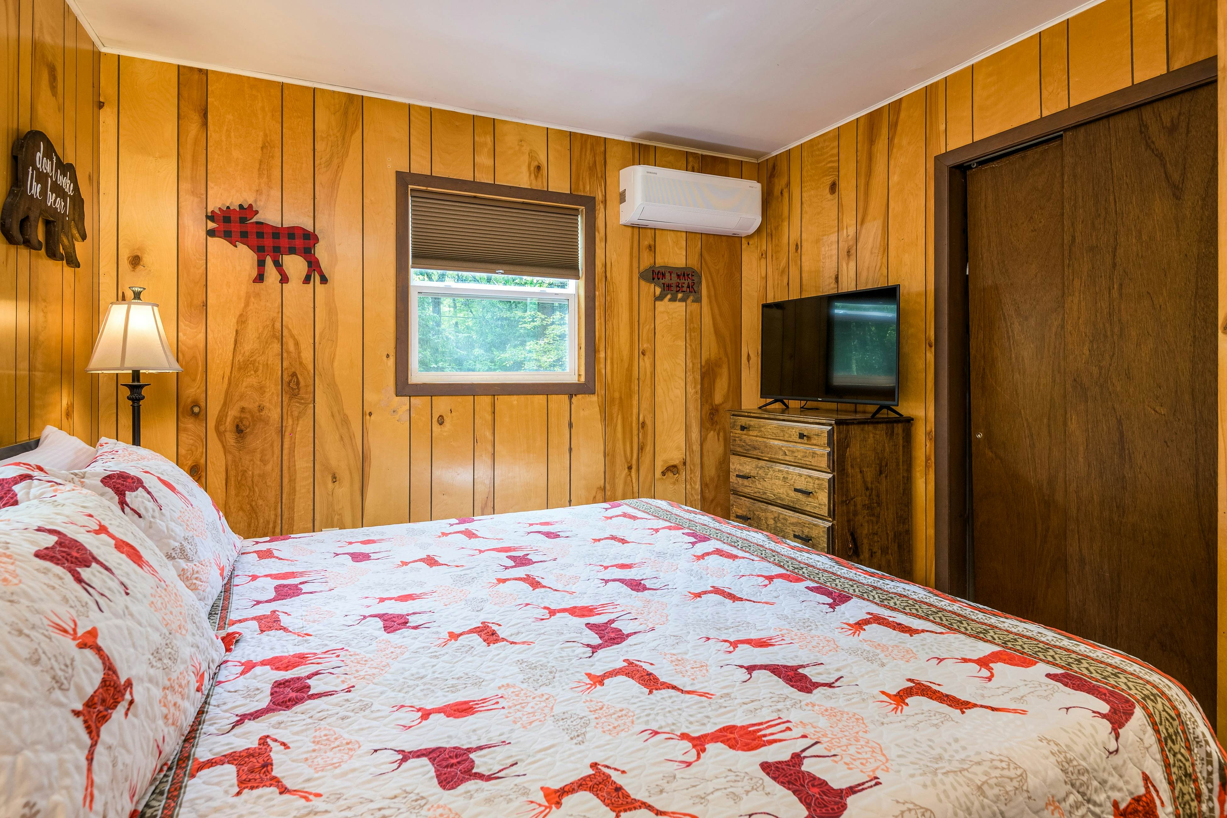 Black Bear Retreat at the Lake