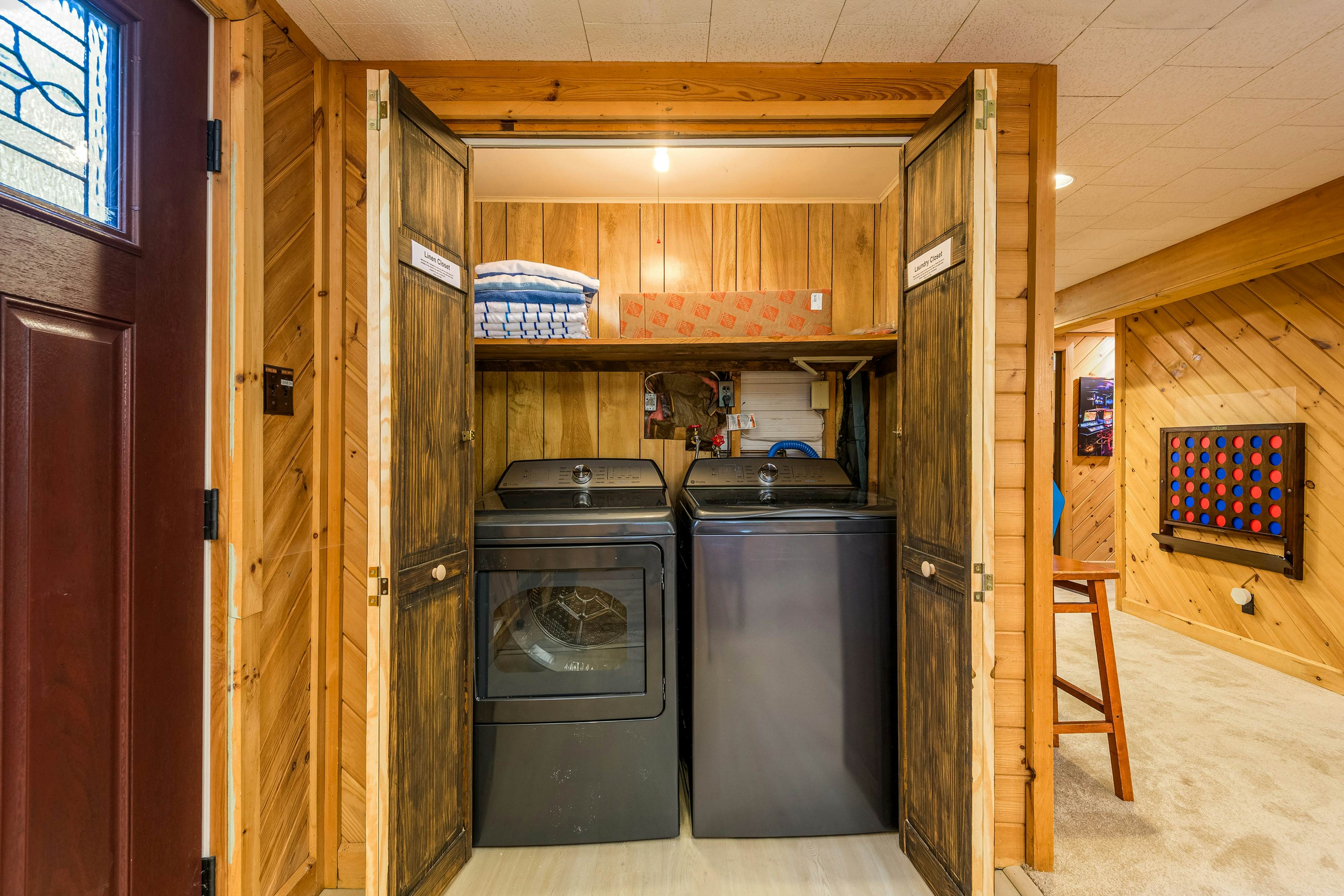 Black Bear Retreat at the Lake