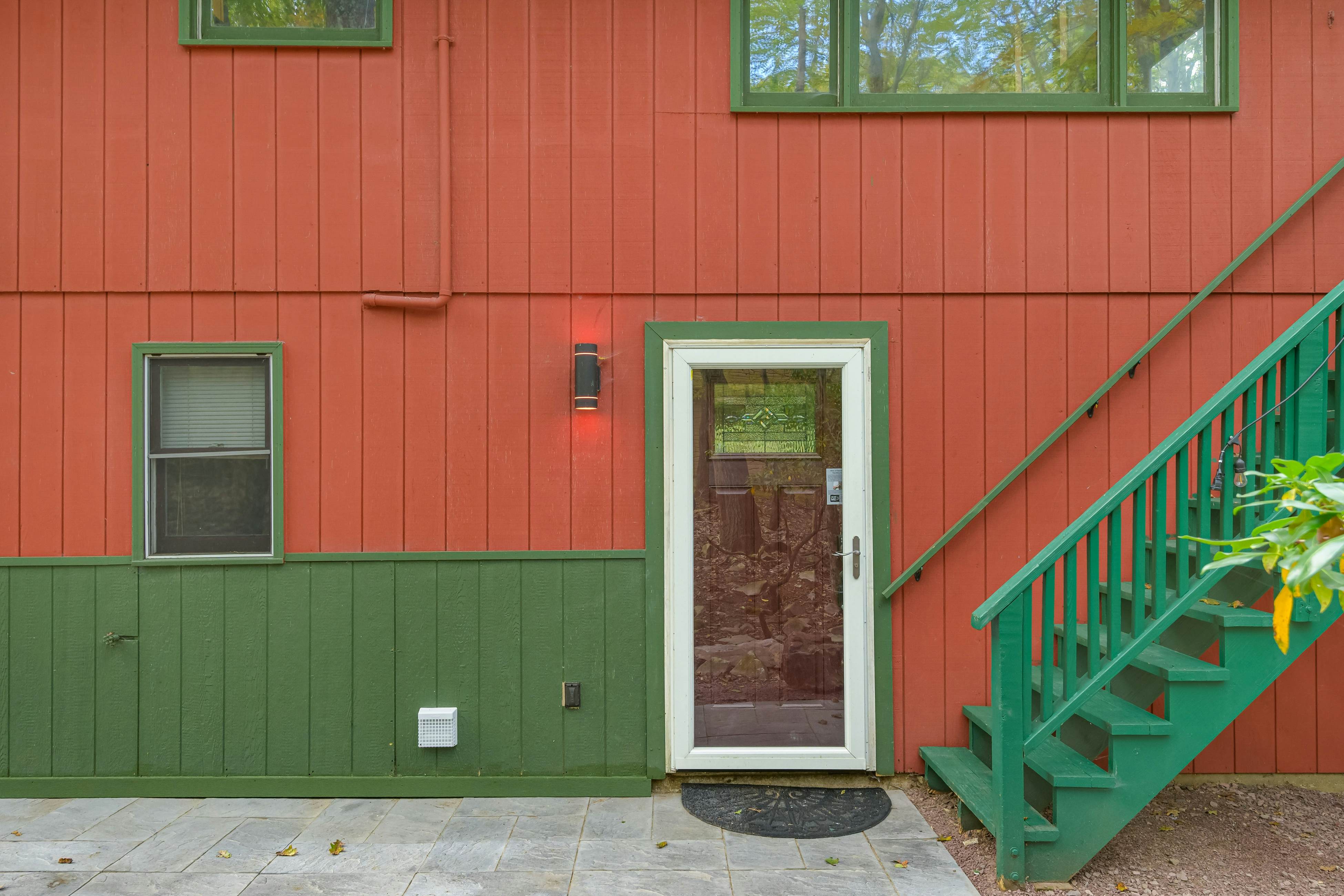 Black Bear Retreat at the Lake