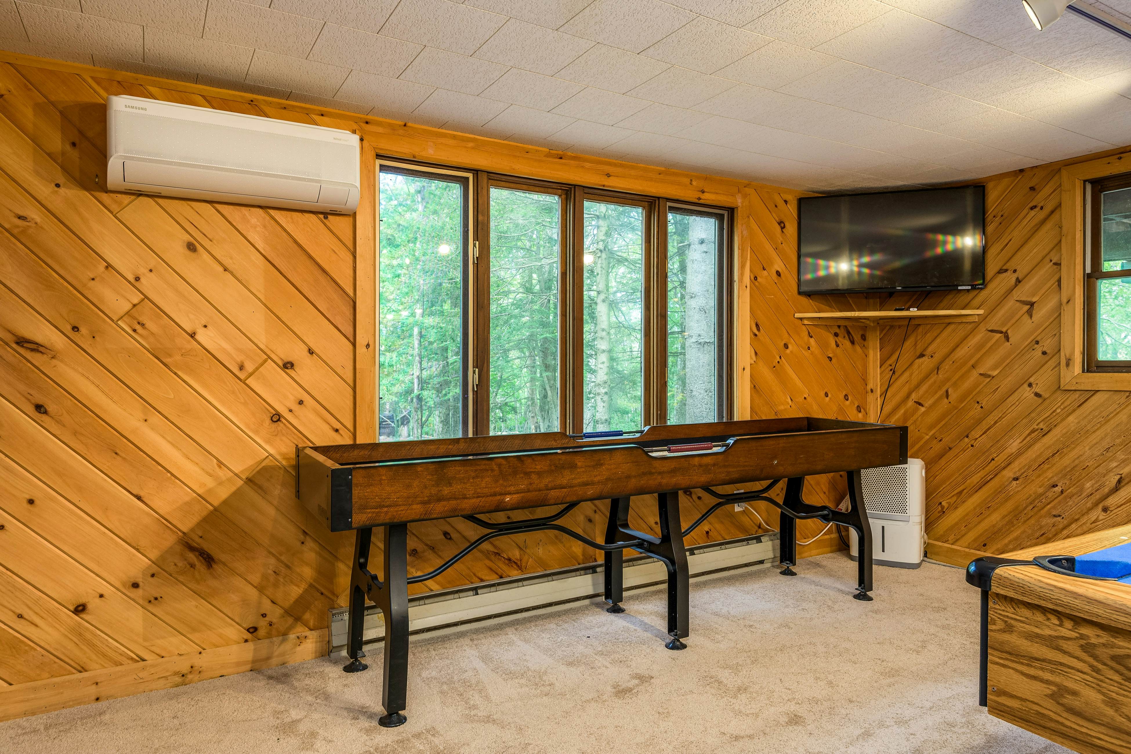 Black Bear Retreat at the Lake