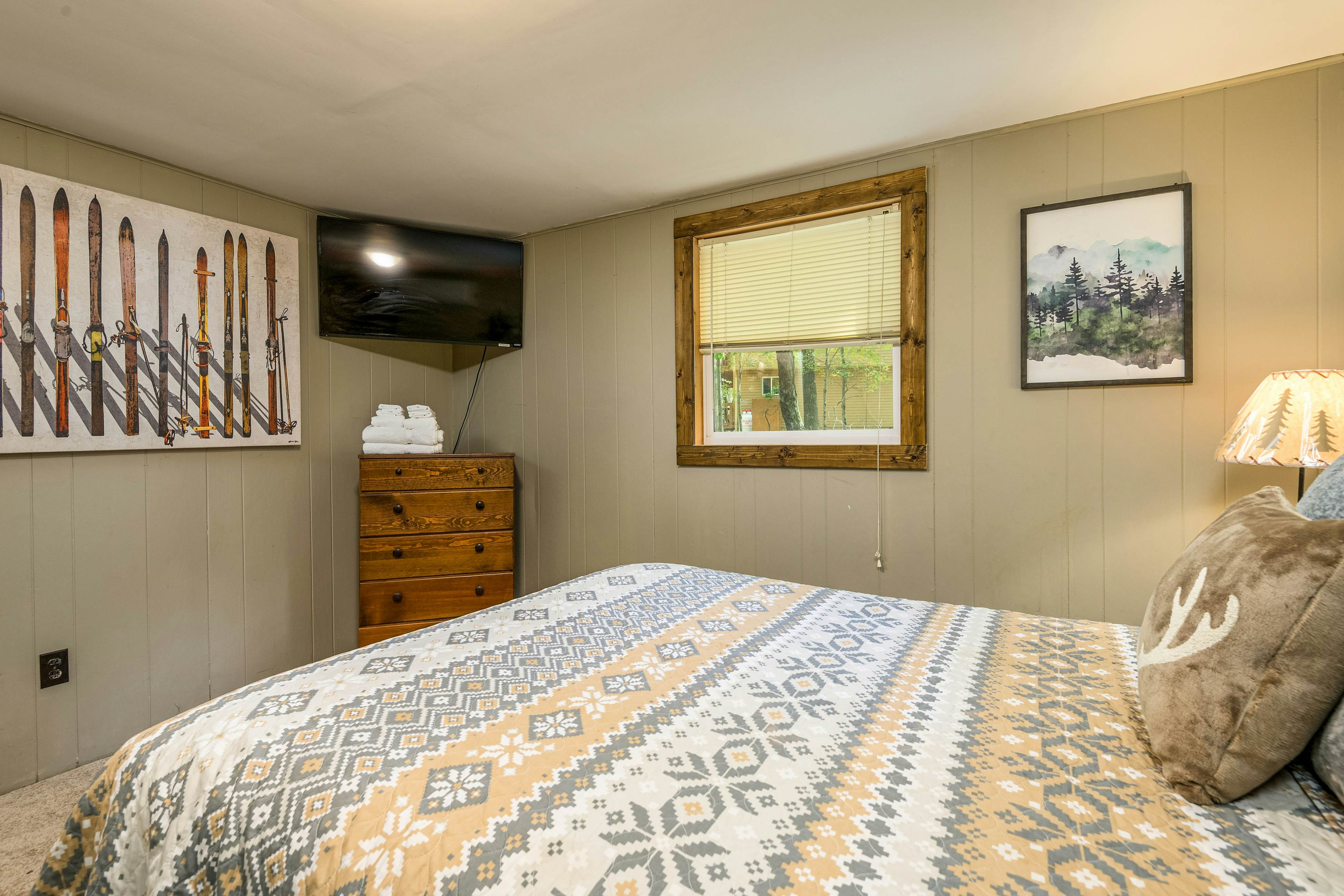 Black Bear Retreat at the Lake