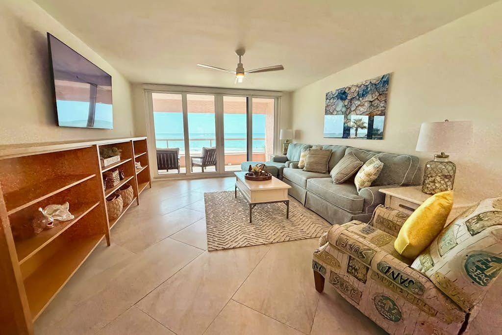 Gulf front condo with amazing views WD resort amenities pool and hot tub — Clearwater, FL — vacation rental