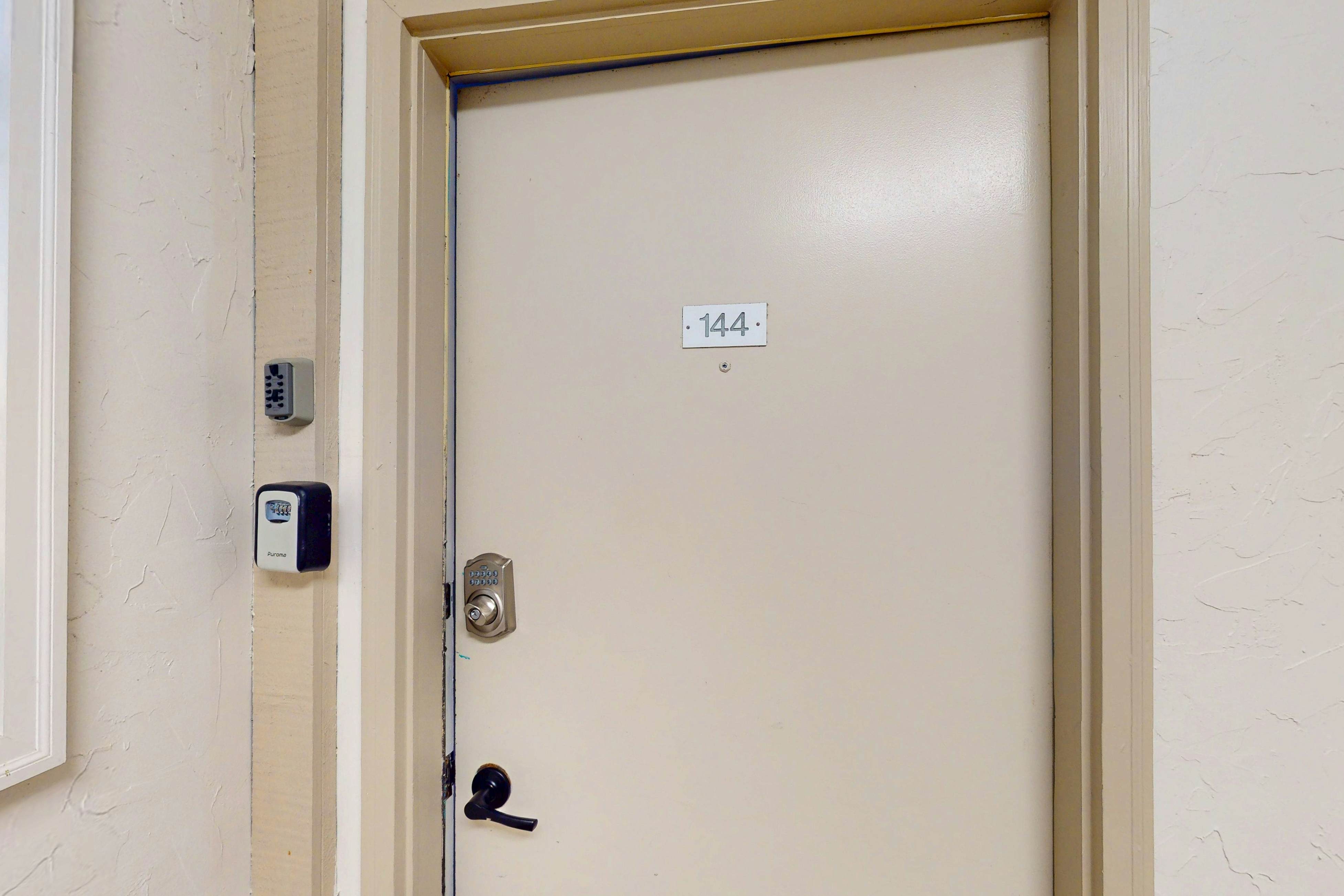 HH Beach & Tennis 144AR