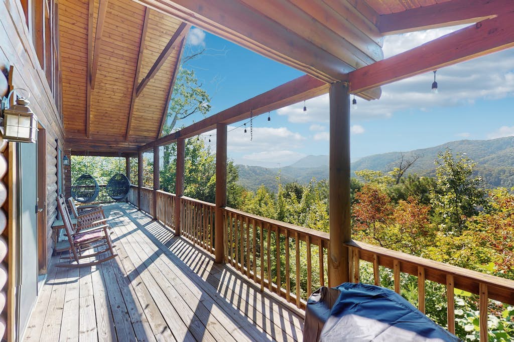 Mtn View Cabin, Sleeps 6, Fireplaces, Screened Patio β Sevierville, TN β vacation rental