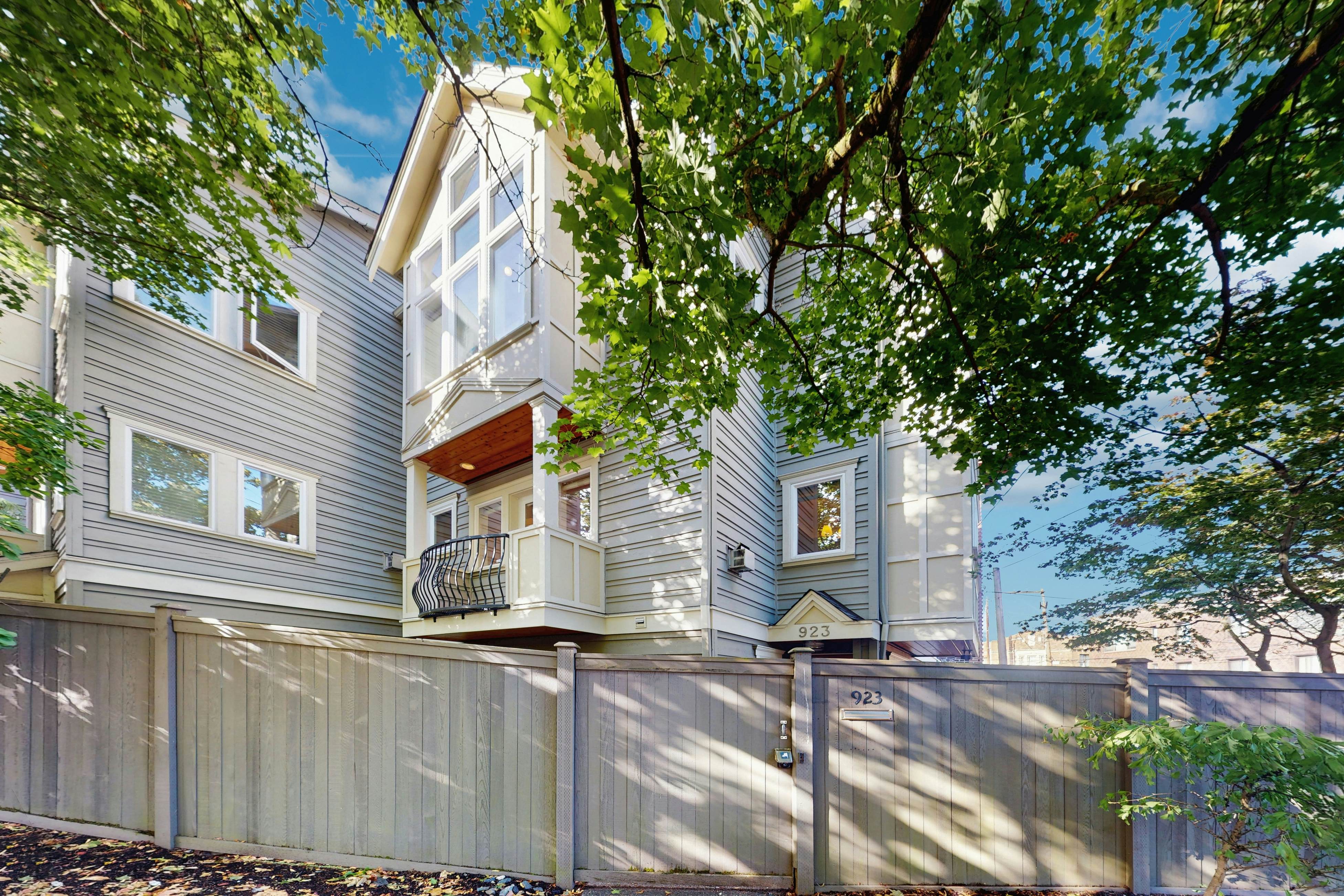 Comfort & Charm in the Heart of Seattle