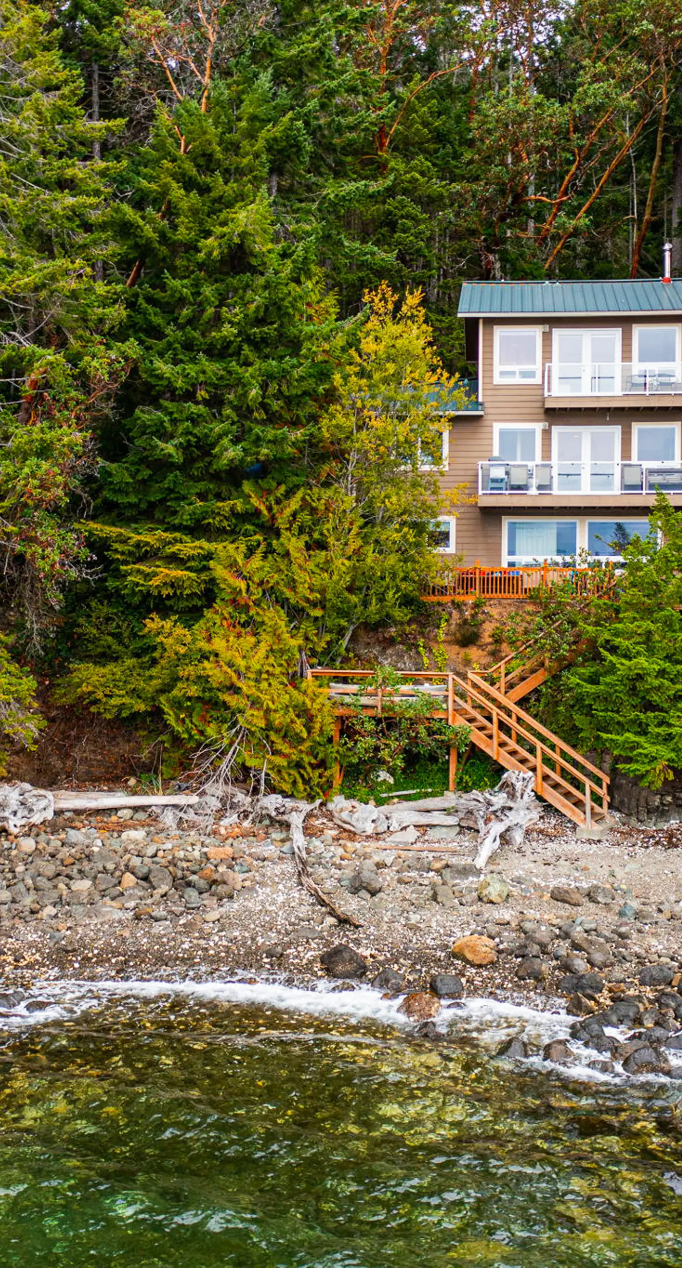 Dog-Friendly Hood Canal Shoreline Escape