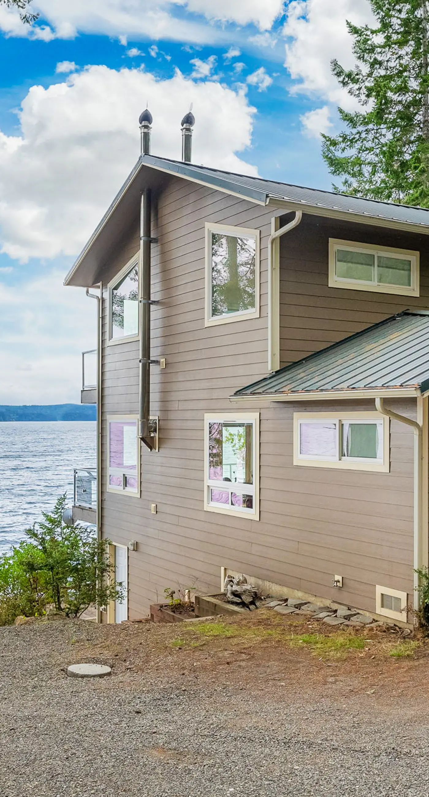 Dog-Friendly Hood Canal Shoreline Escape