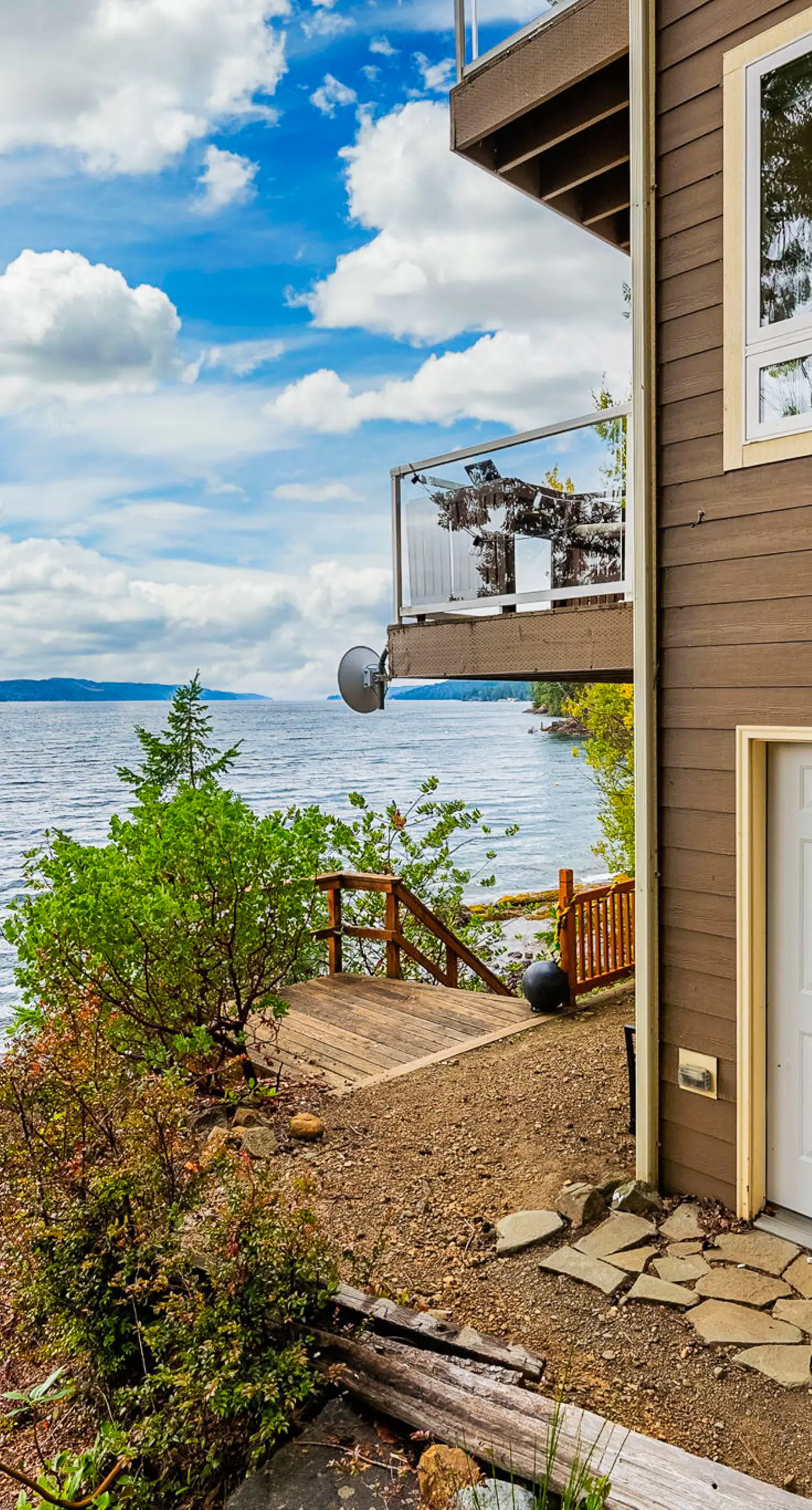 Dog-Friendly Hood Canal Shoreline Escape