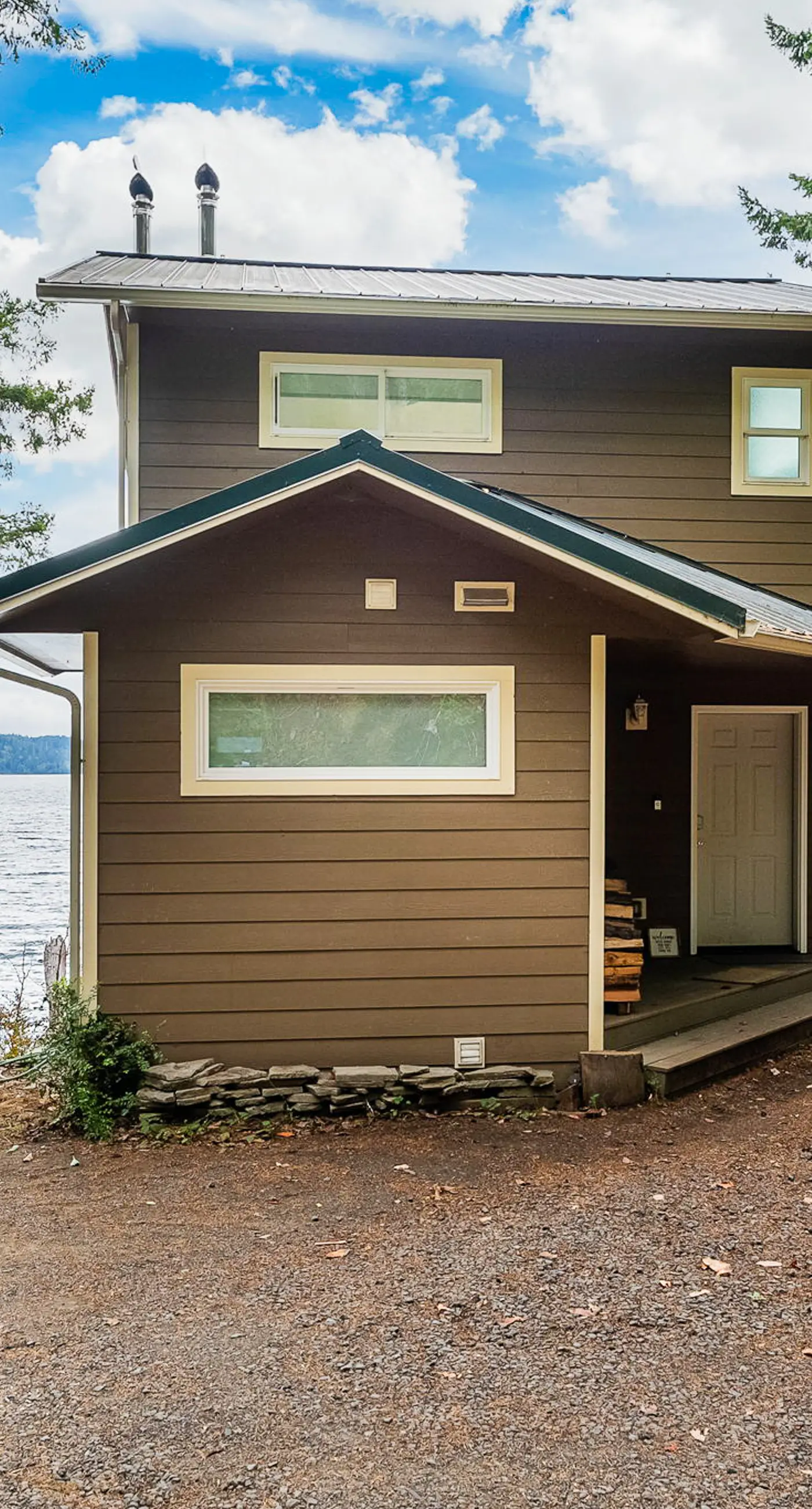 Dog-Friendly Hood Canal Shoreline Escape