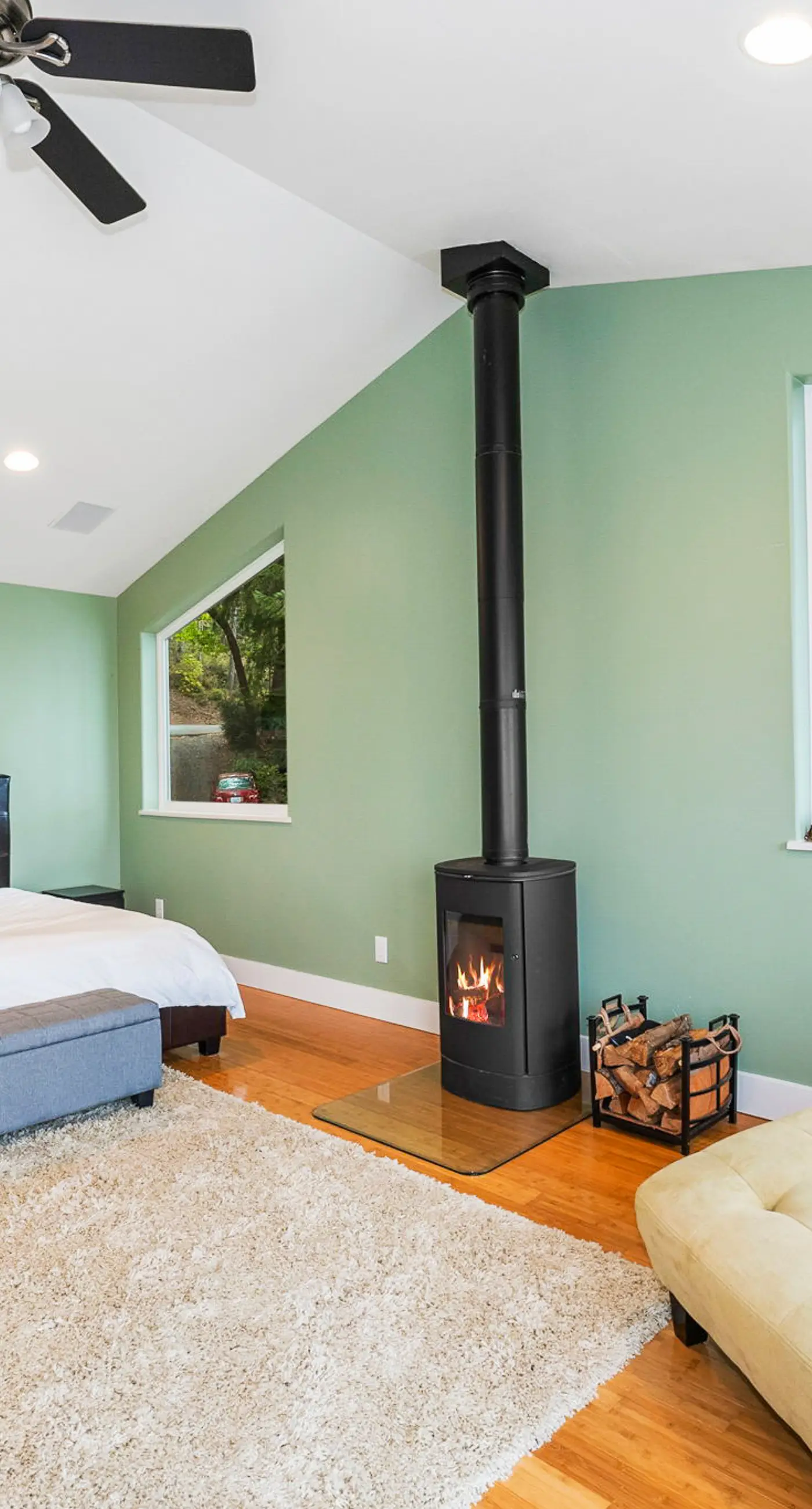 Dog-Friendly Hood Canal Shoreline Escape