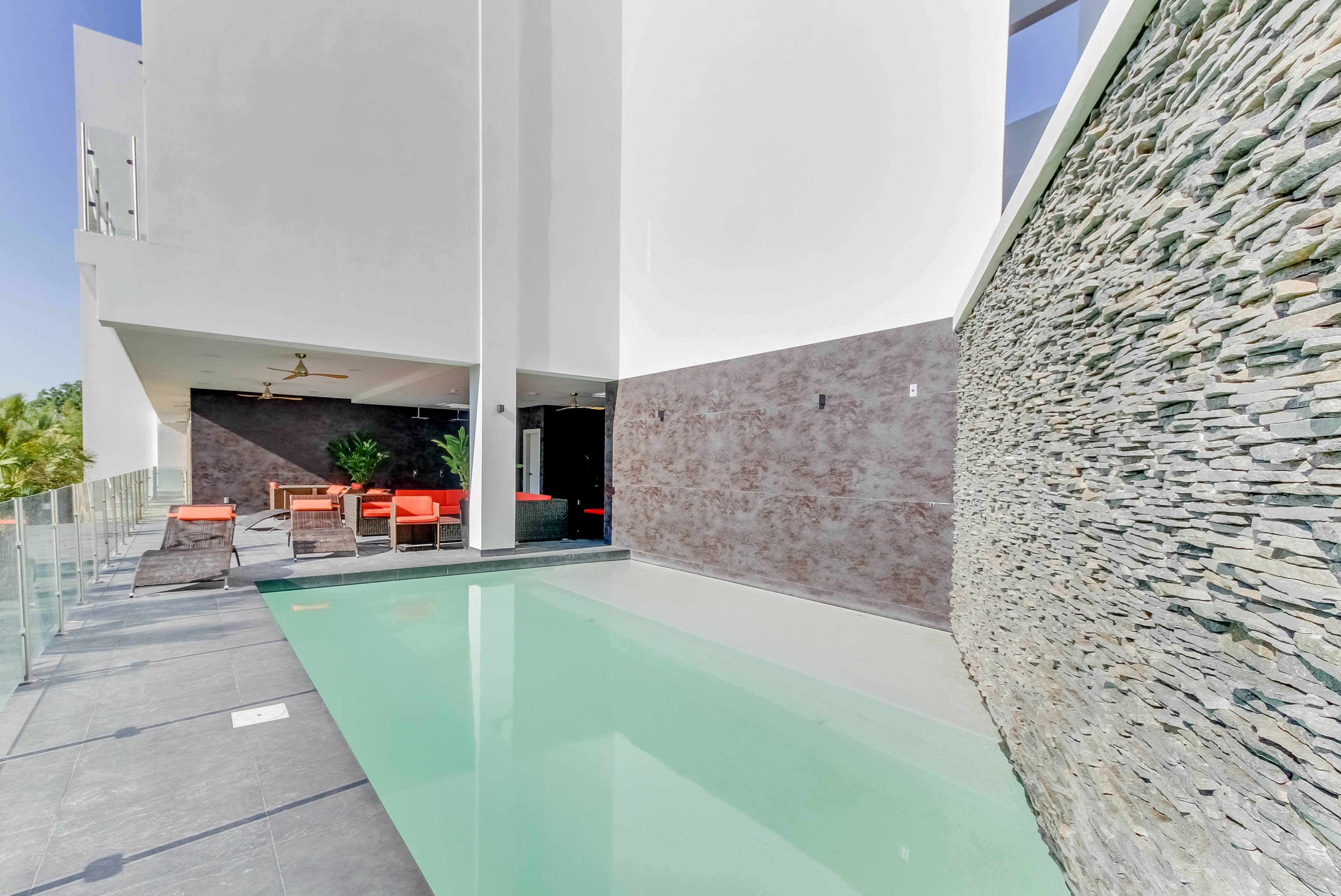 Sunset Boulevard 304