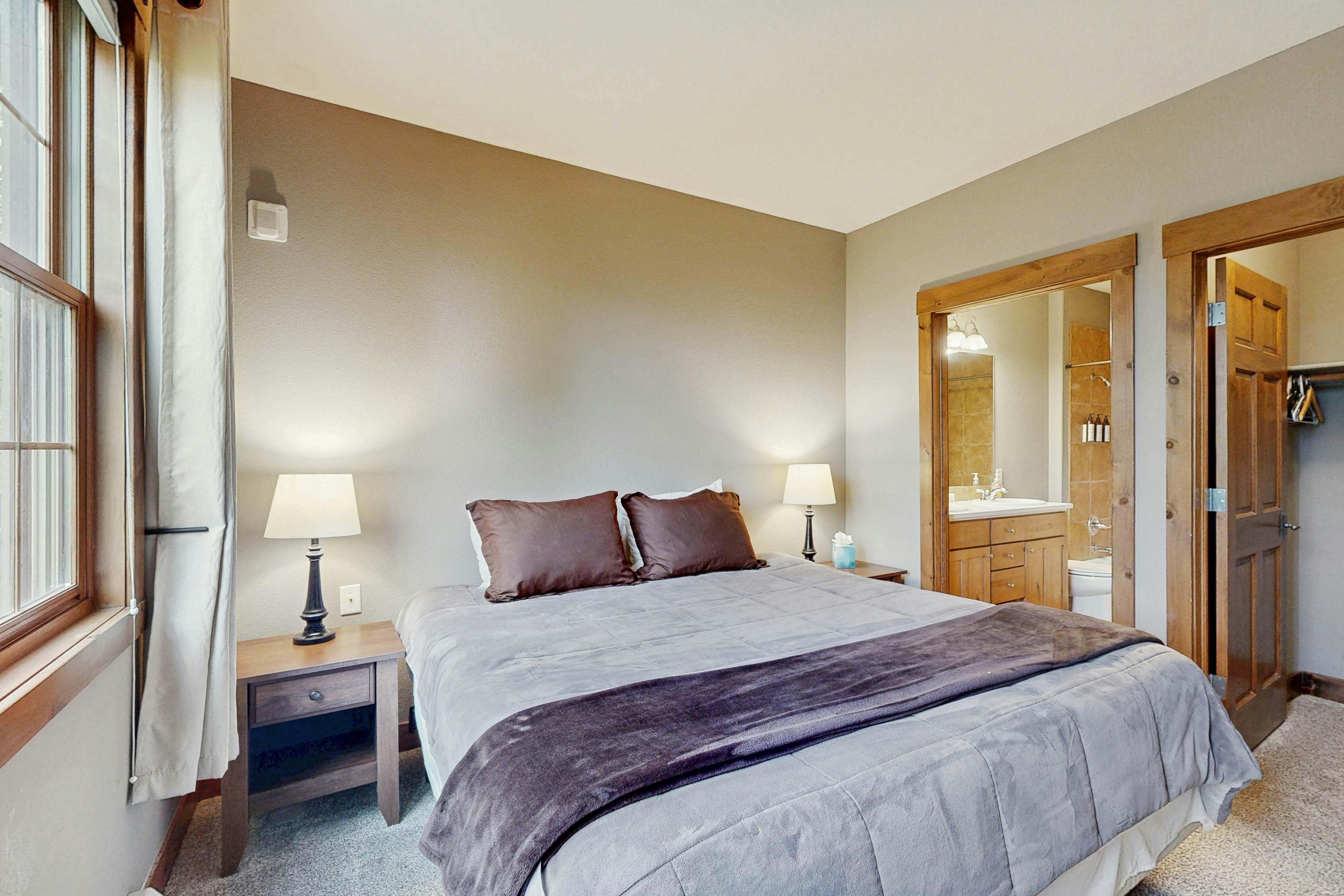 Kicking Horse Lodges 3-202