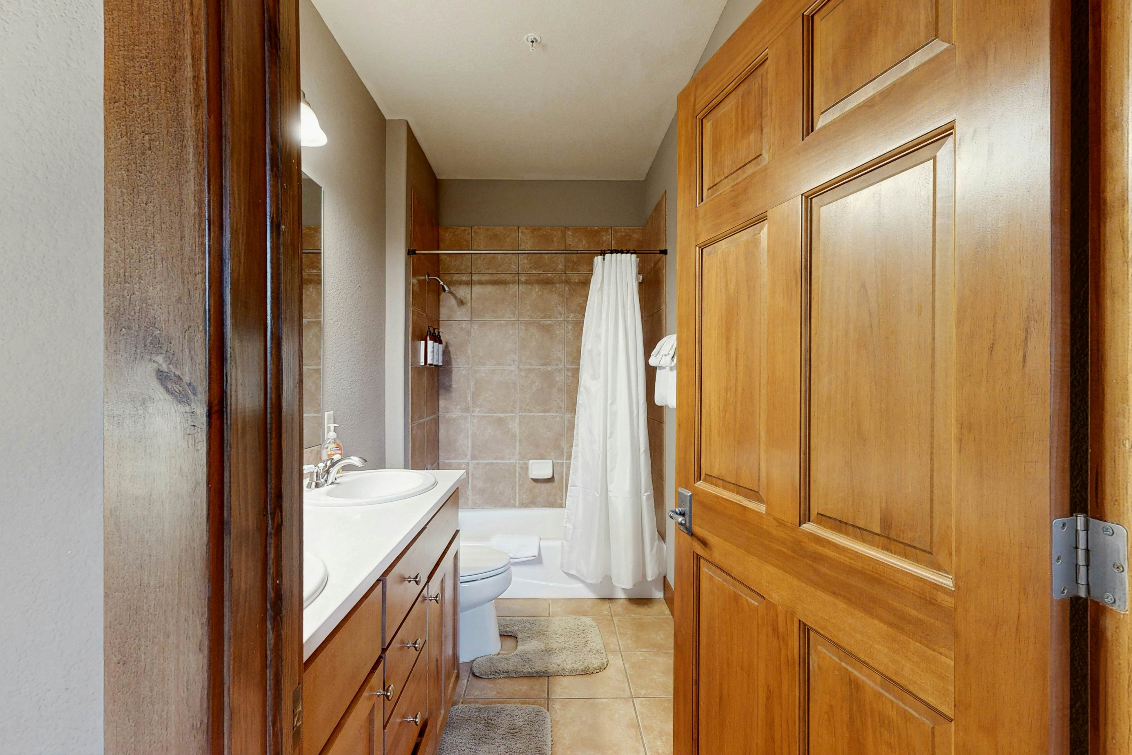 Kicking Horse Lodges 3-202