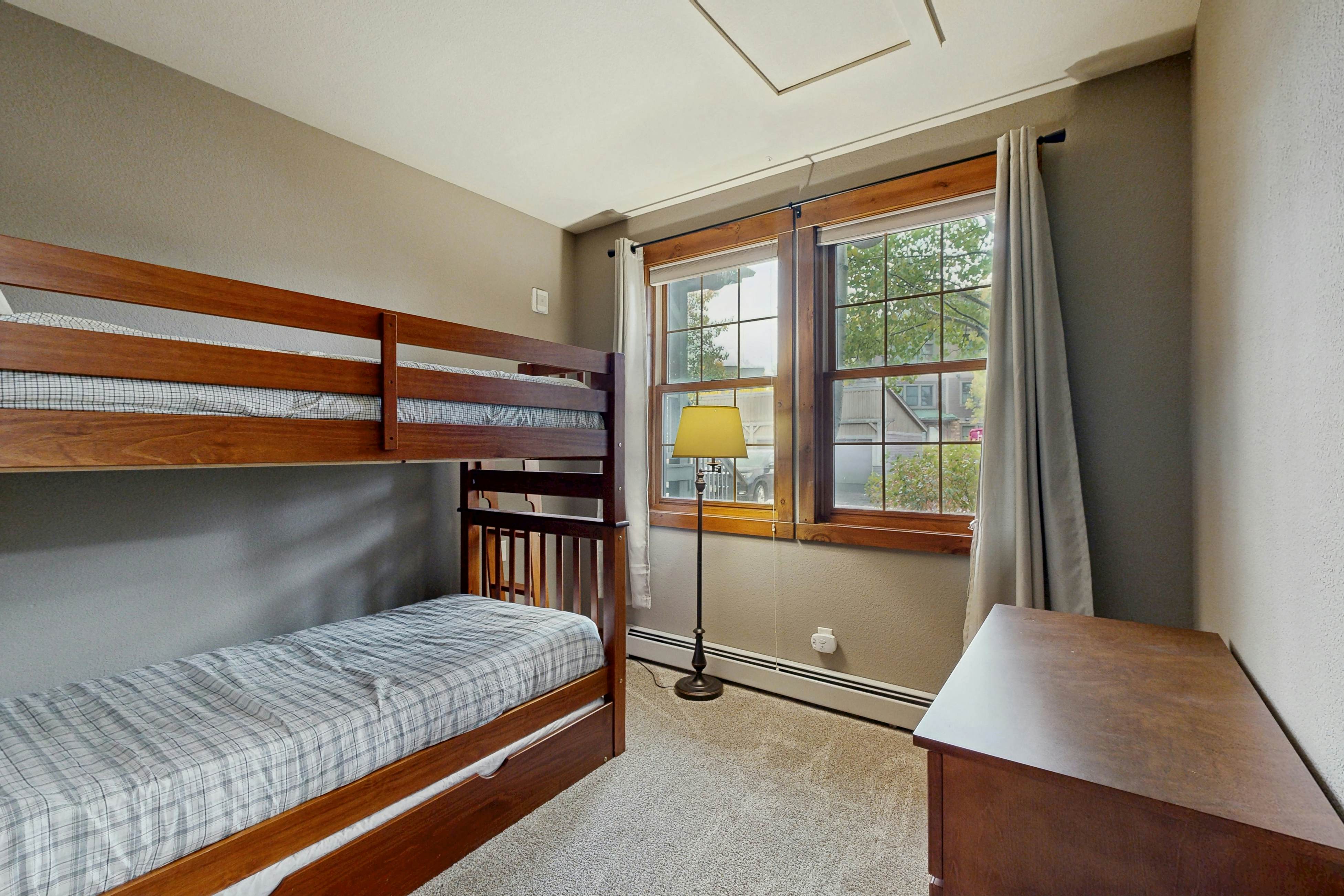 Kicking Horse Lodges 3-202