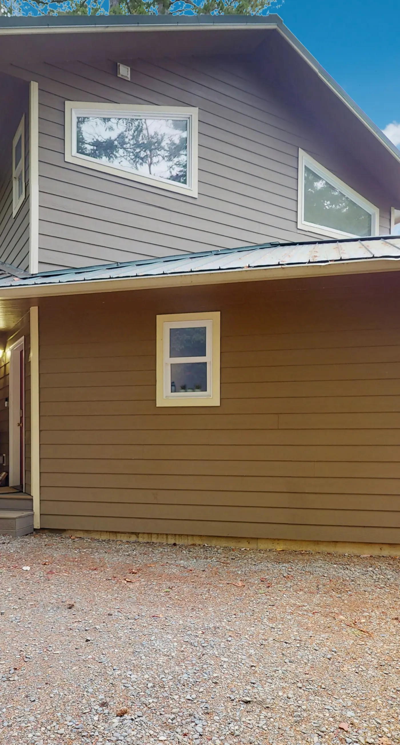 Dog-Friendly Hood Canal Shoreline Escape