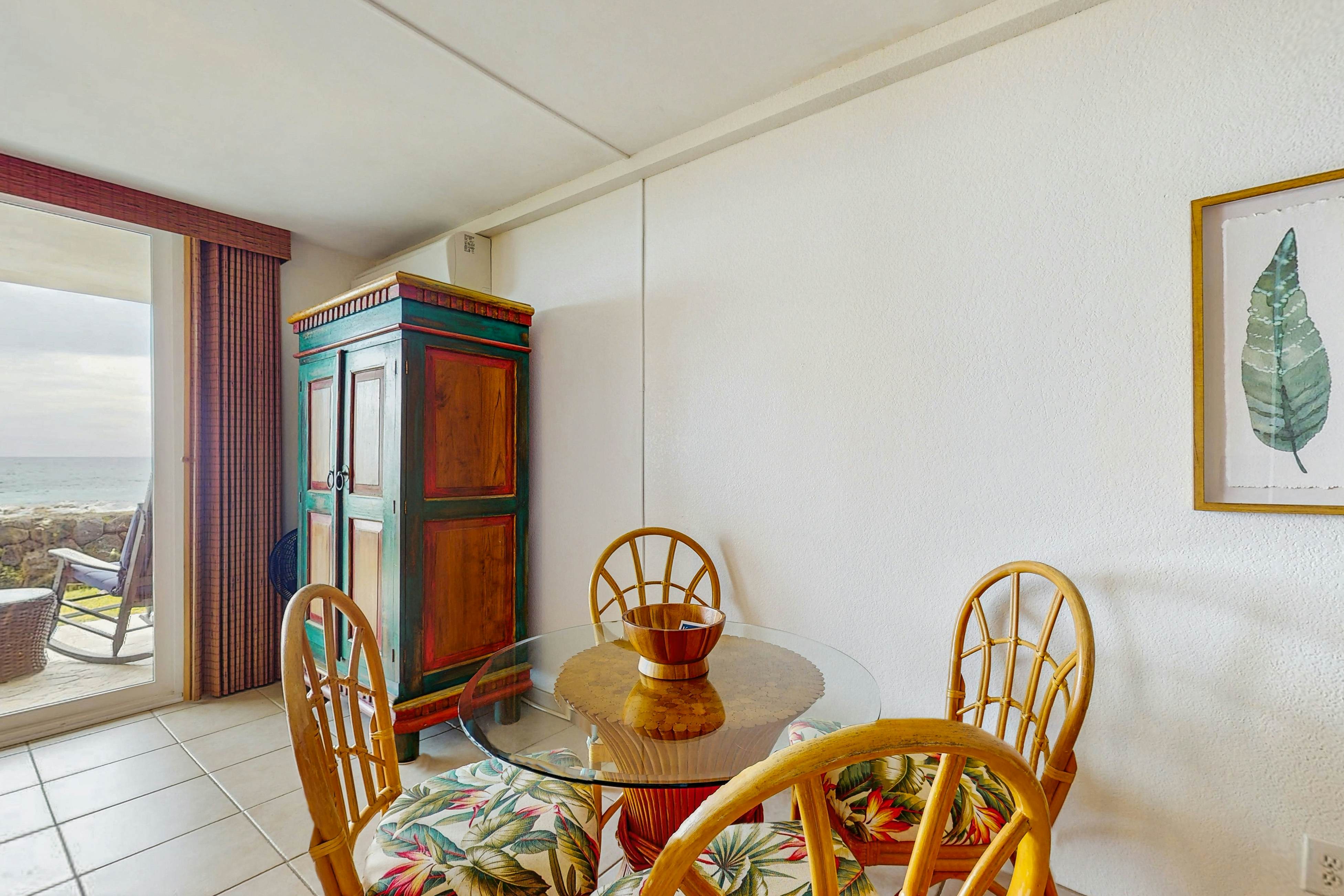 Kona Reef Oceanfront Condo, D6