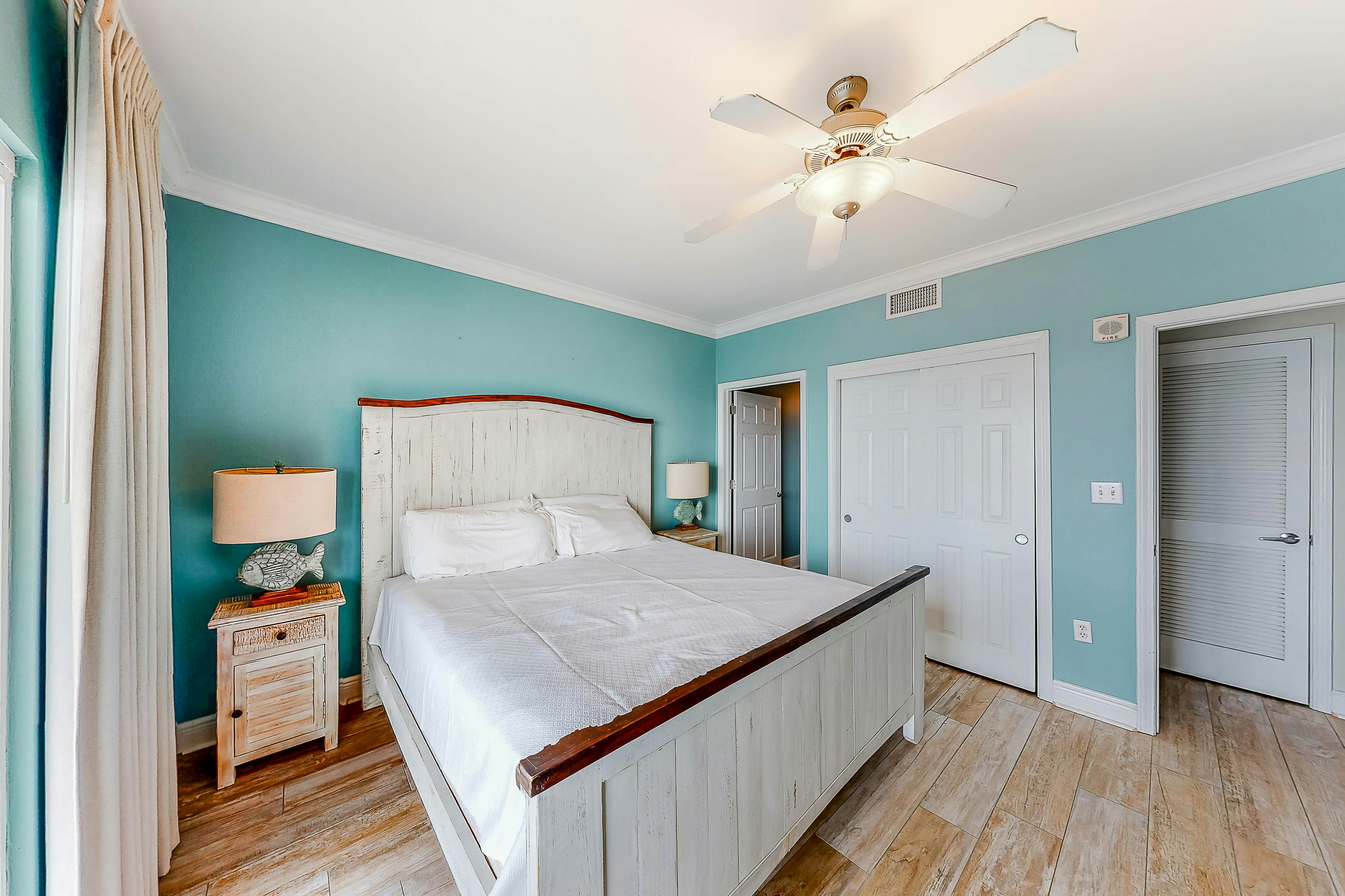 Crystal Shores West PH1403