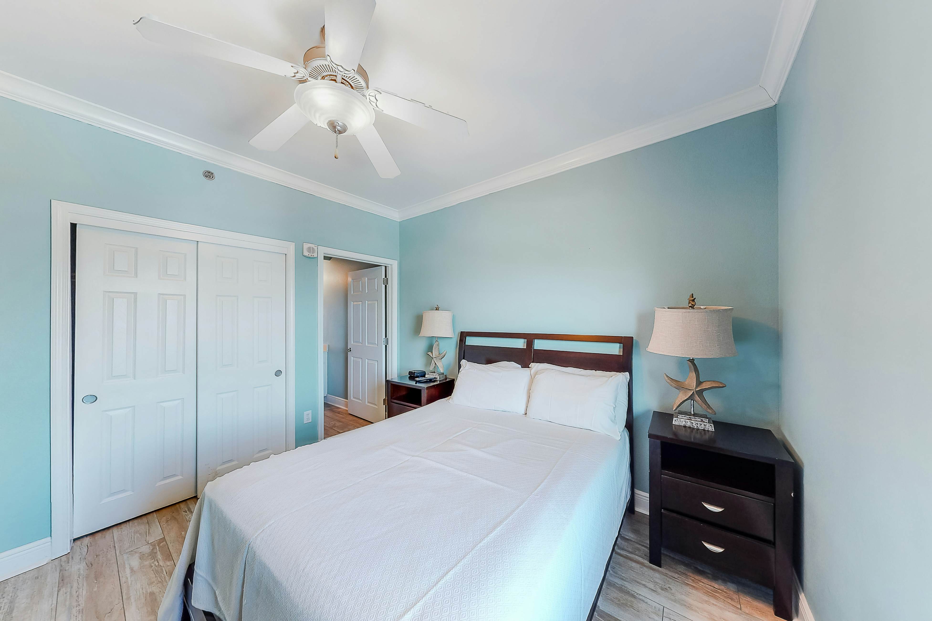 Crystal Shores West PH1403