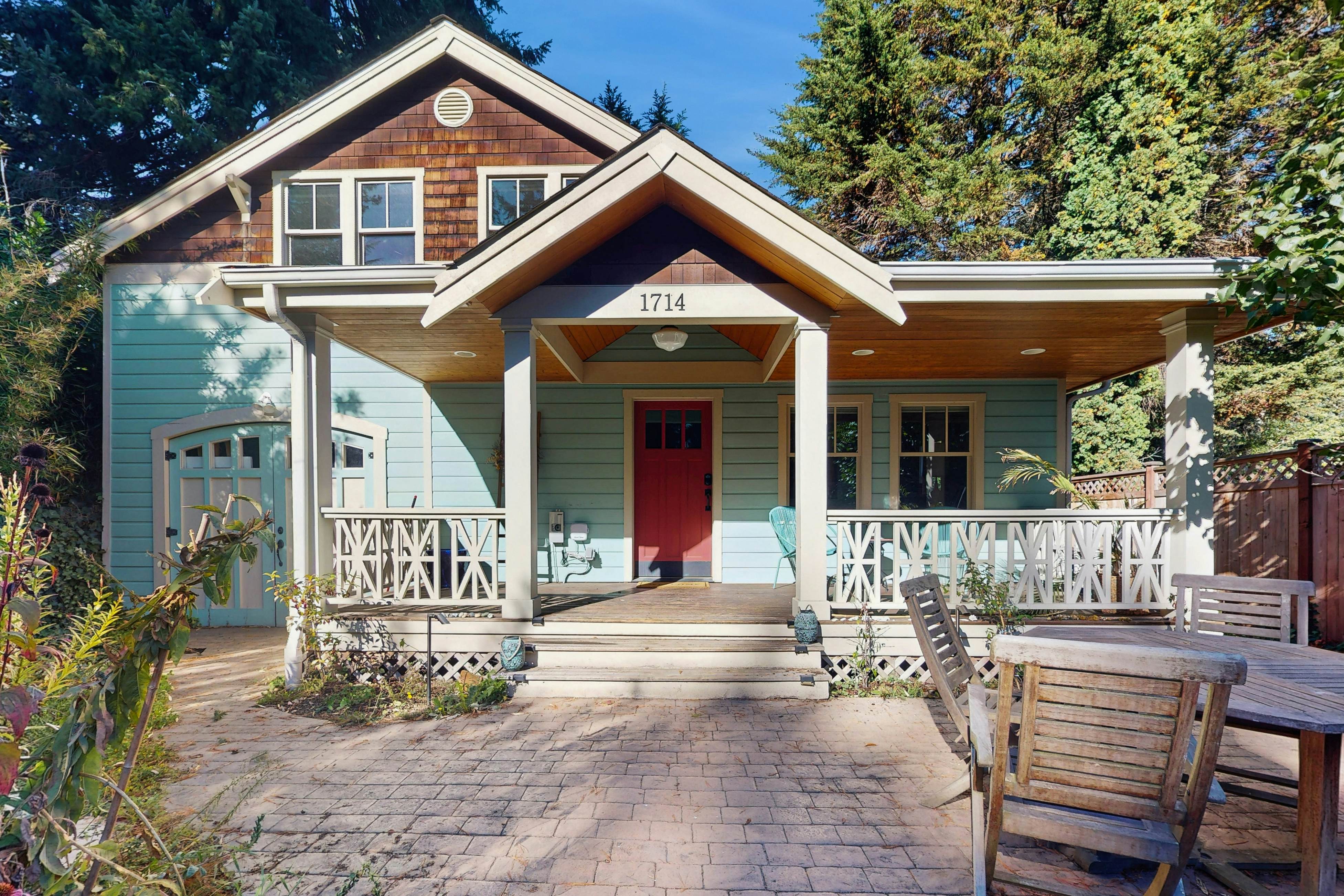 Stunning Seattle Retreat in Forested Neighborhood