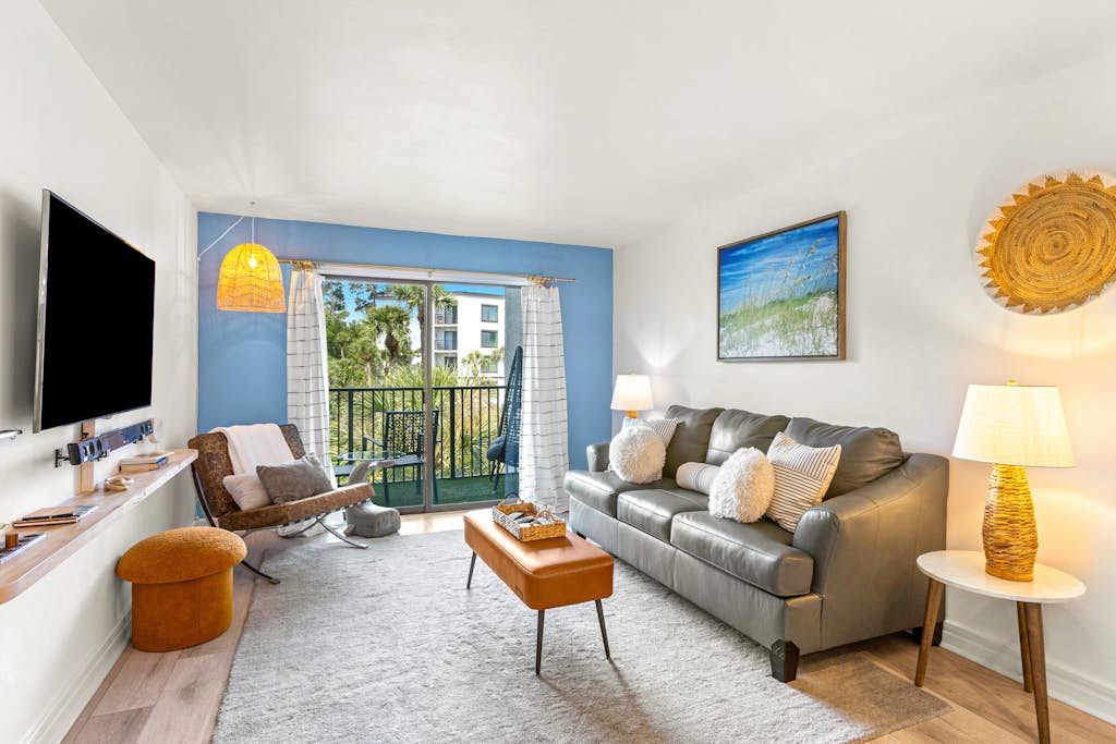 Updated Condo with shared tennis, close to Coligny Plaza and beach — Hilton Head, SC — vacation rental