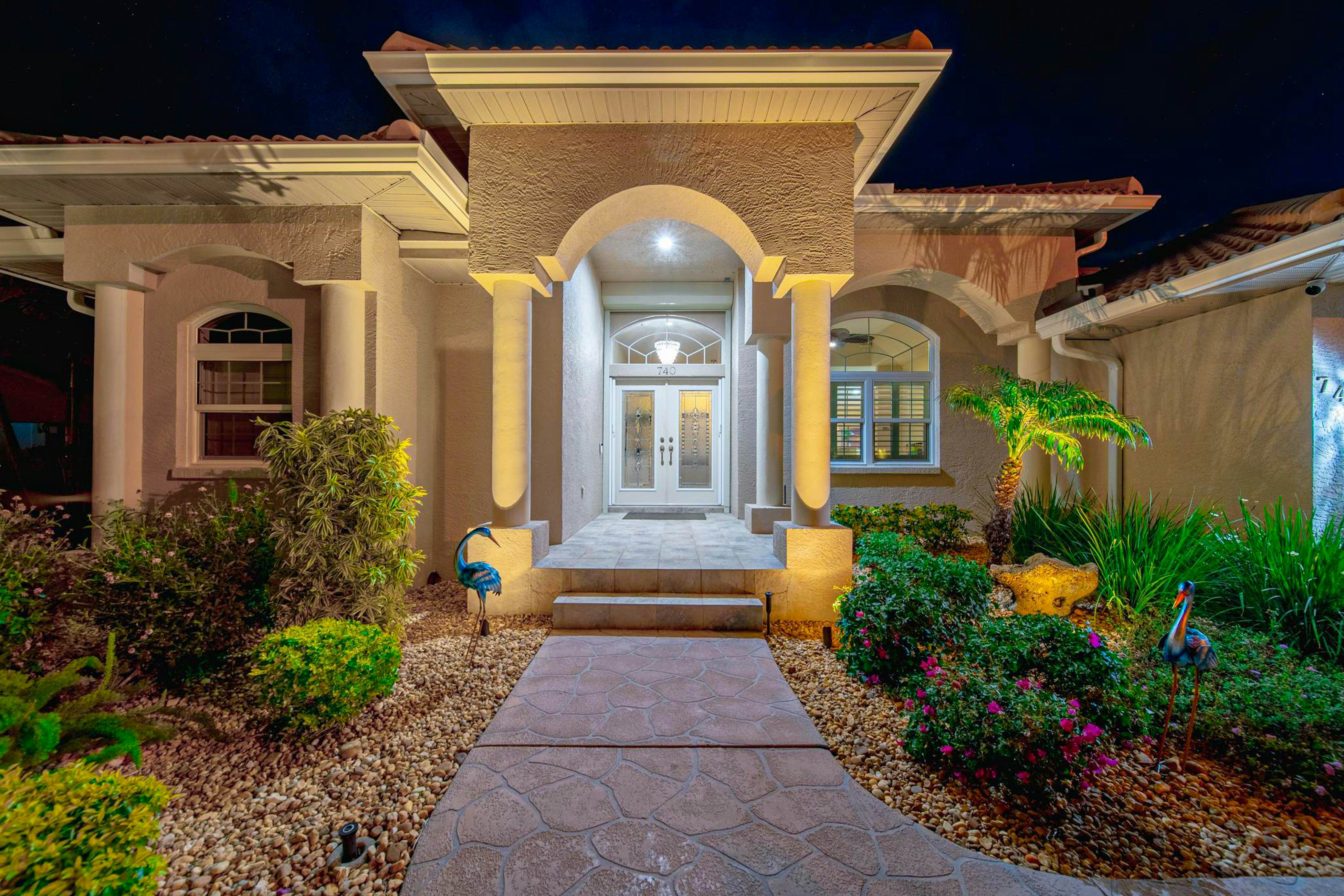 Paradise Palms of the Florida Gulf