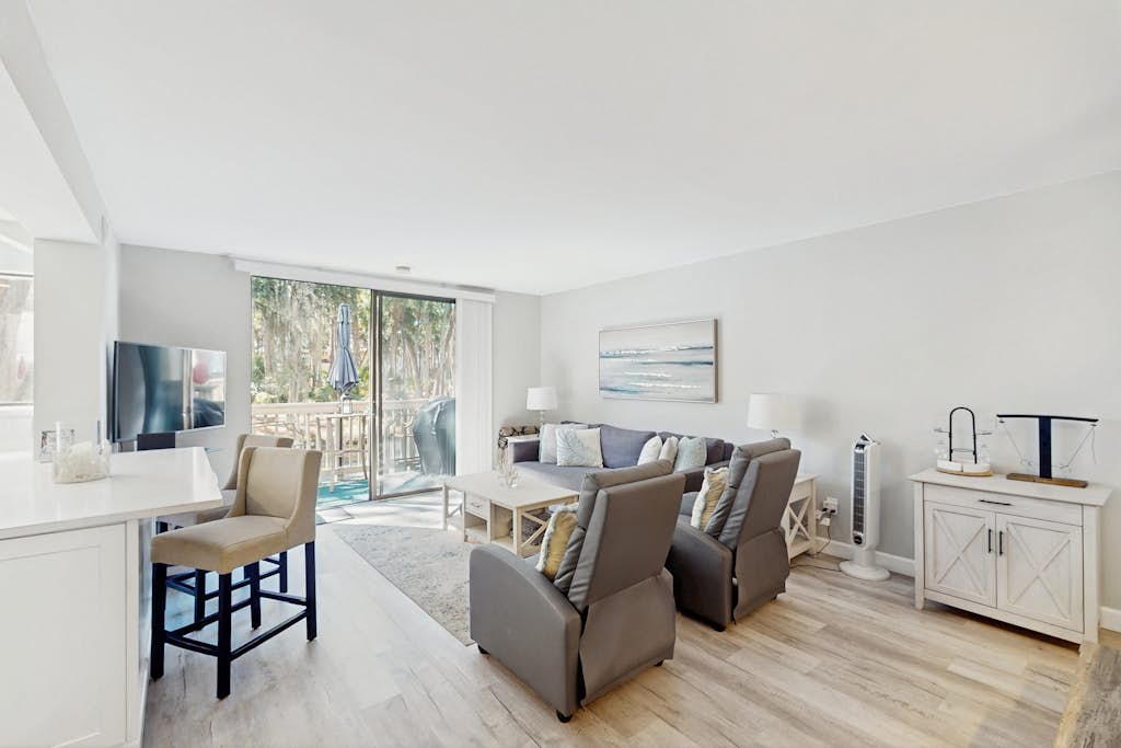 Renovated lagoon view villa with balcony, WiFi, shared pools, & beach access — Hilton Head, SC — vacation rental