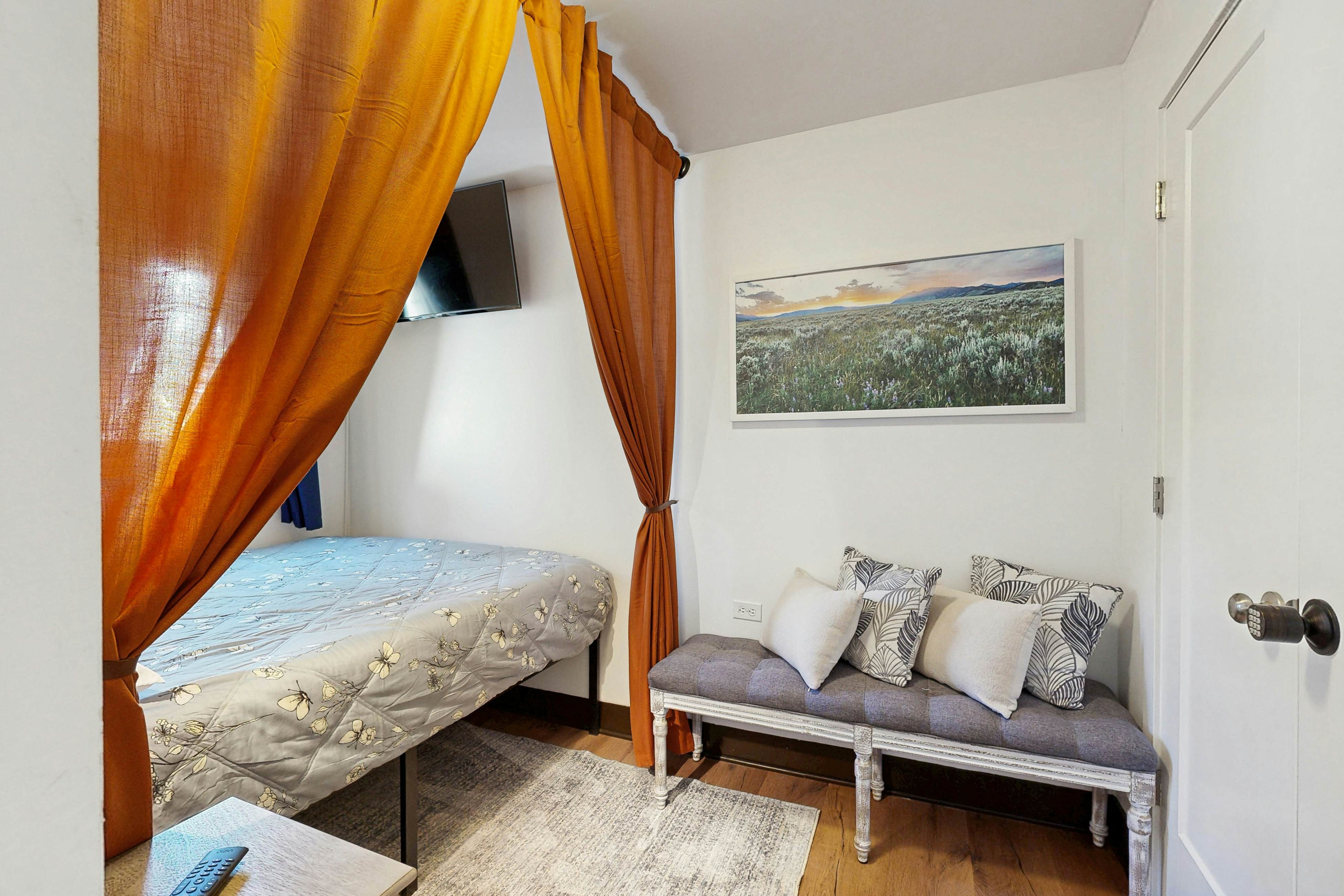 Brighton Sunflower Chalet 