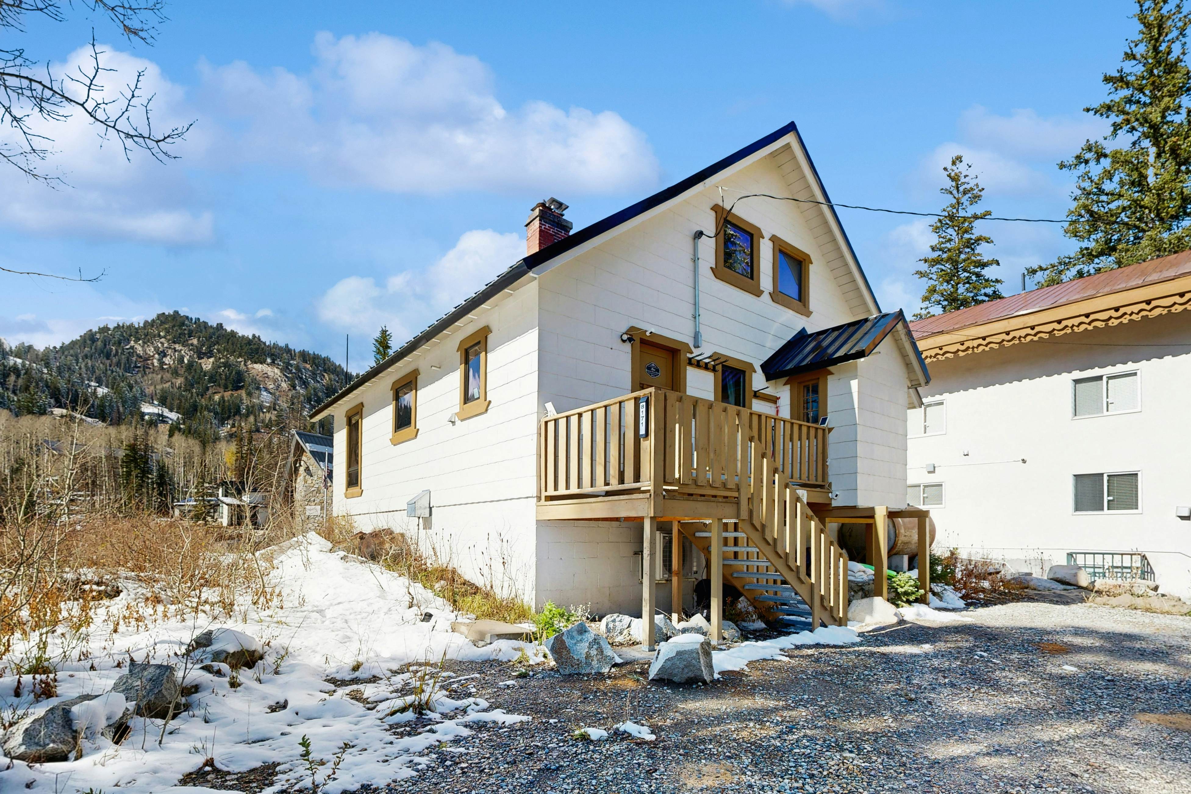 Brighton Sunflower Chalet 