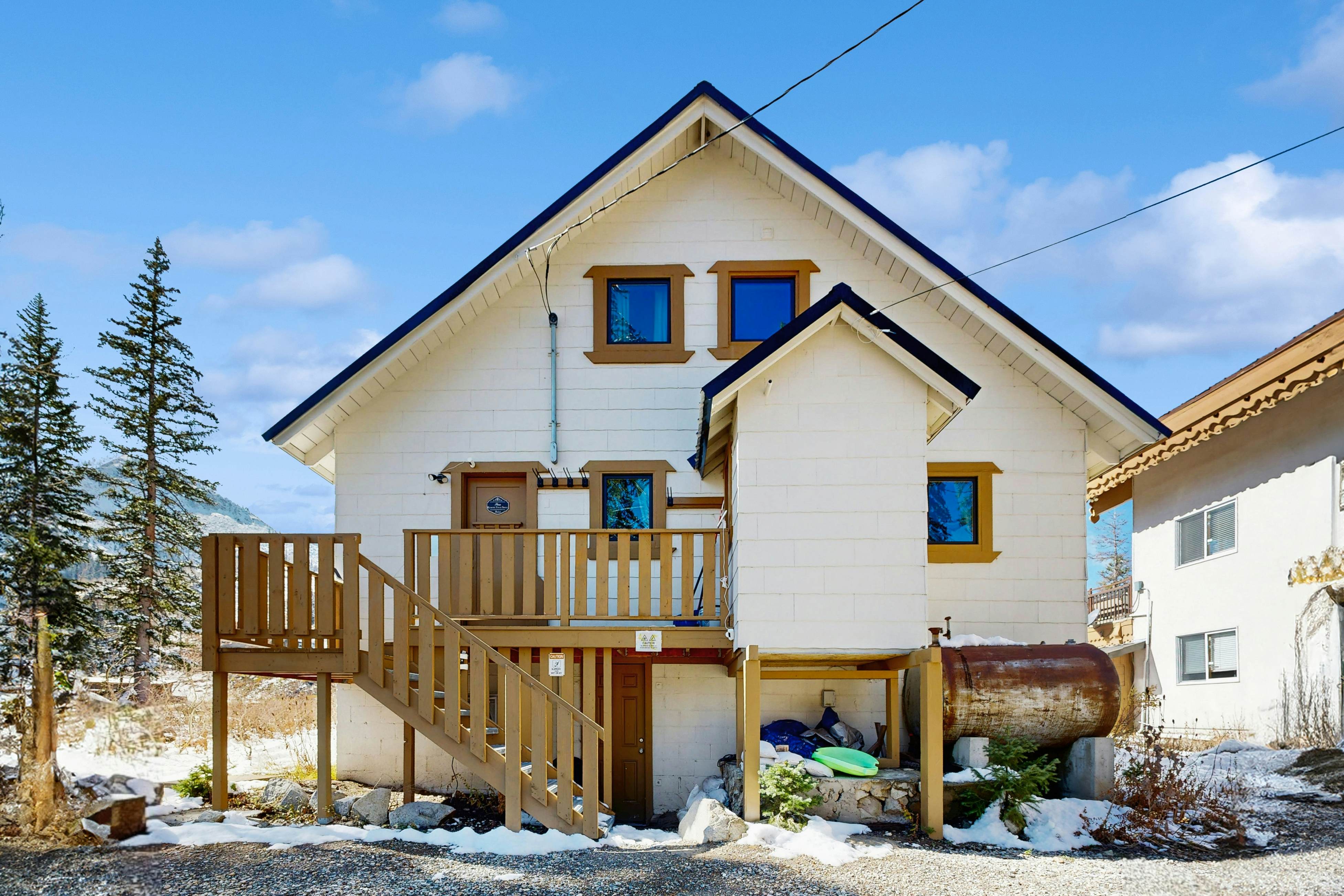 Brighton Sunflower Chalet 