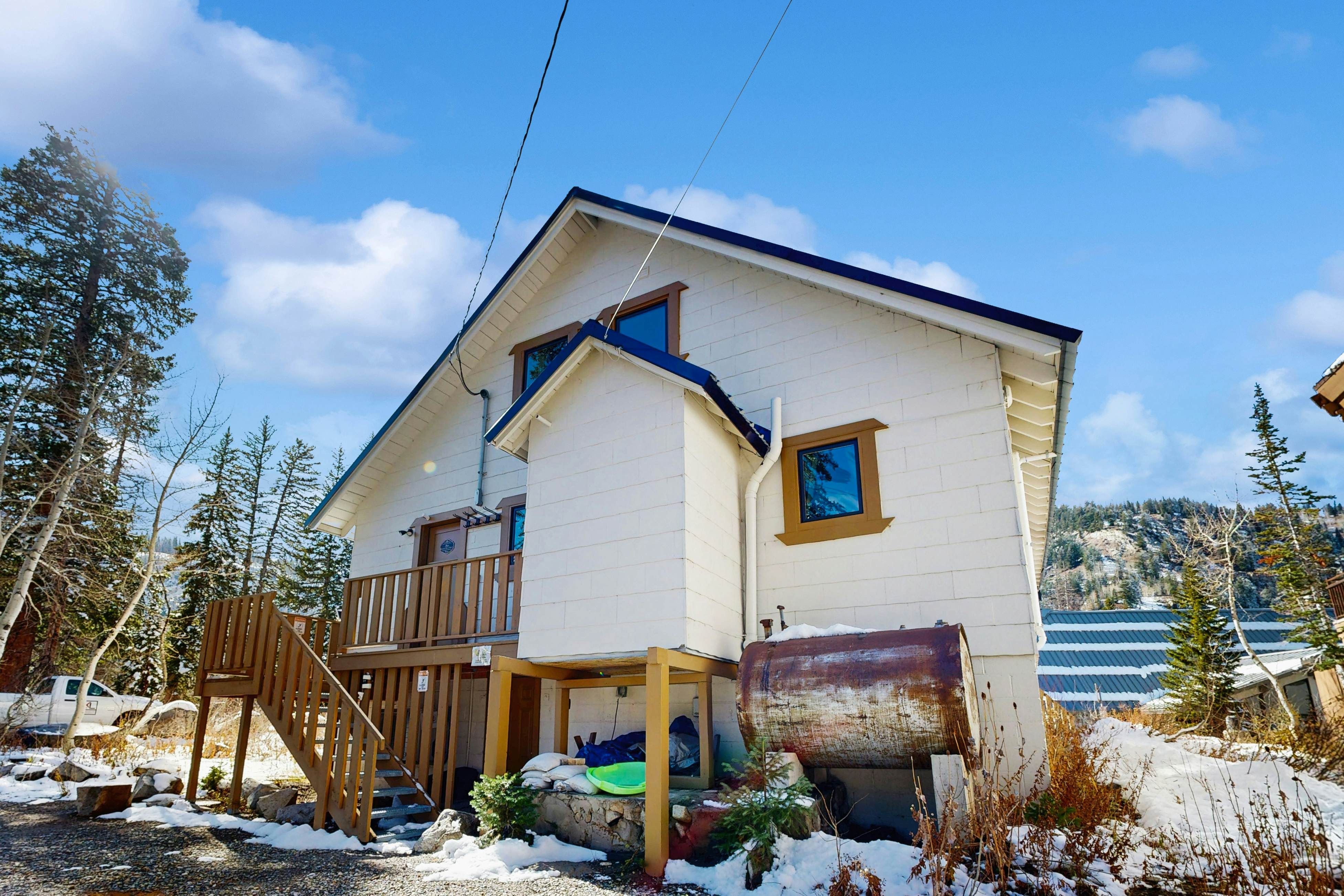 Brighton Sunflower Chalet 