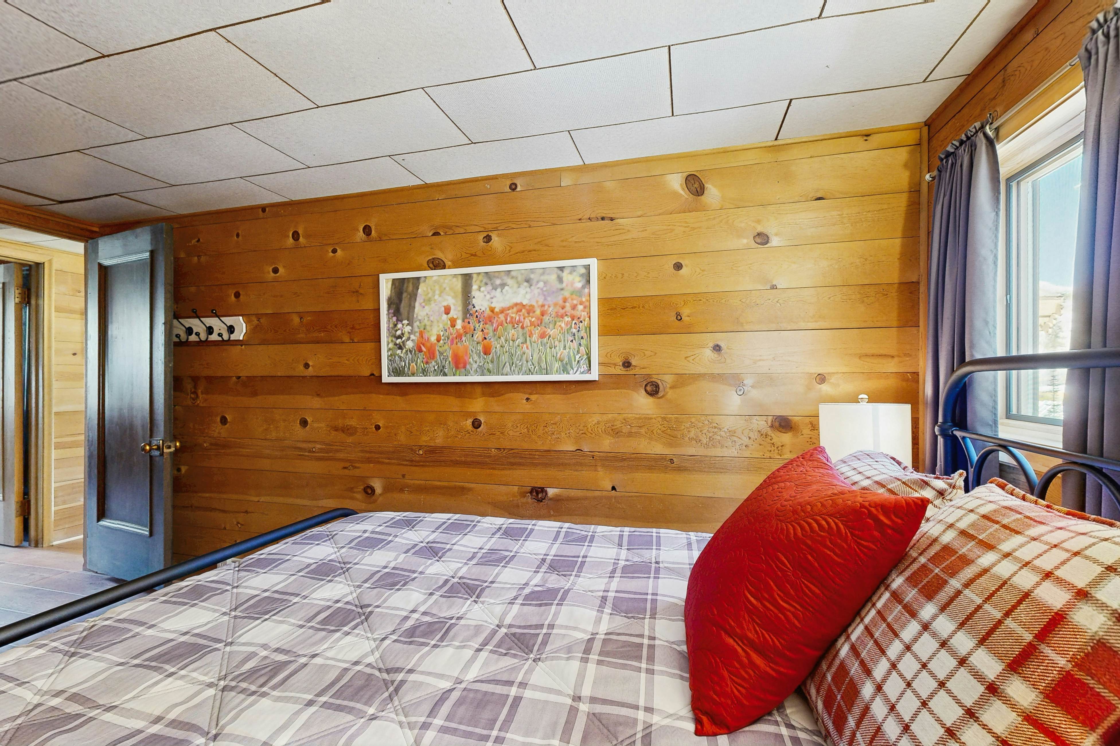 Brighton Sunflower Chalet 