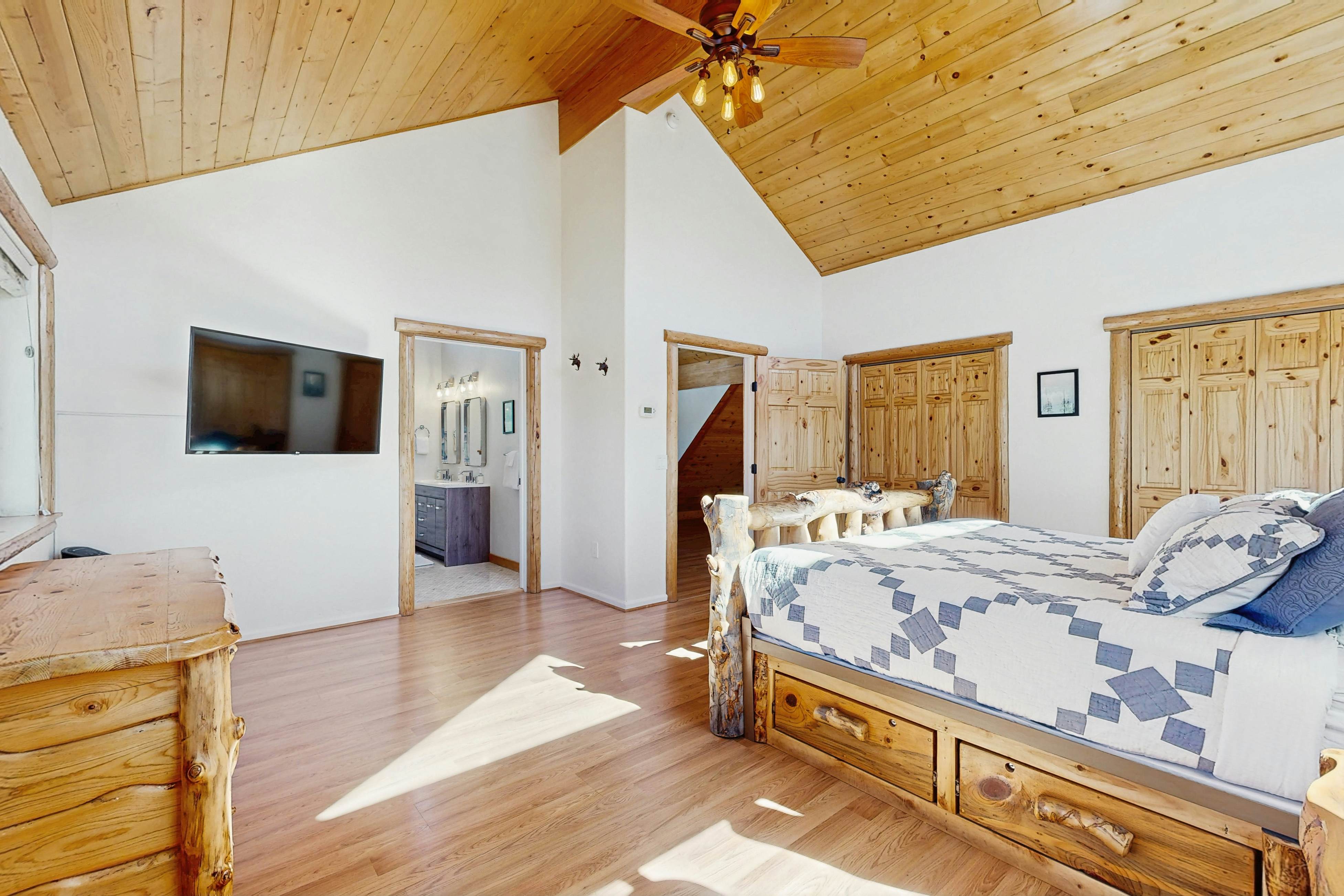 Riverfront Lodge | Hot Tub | Game Room