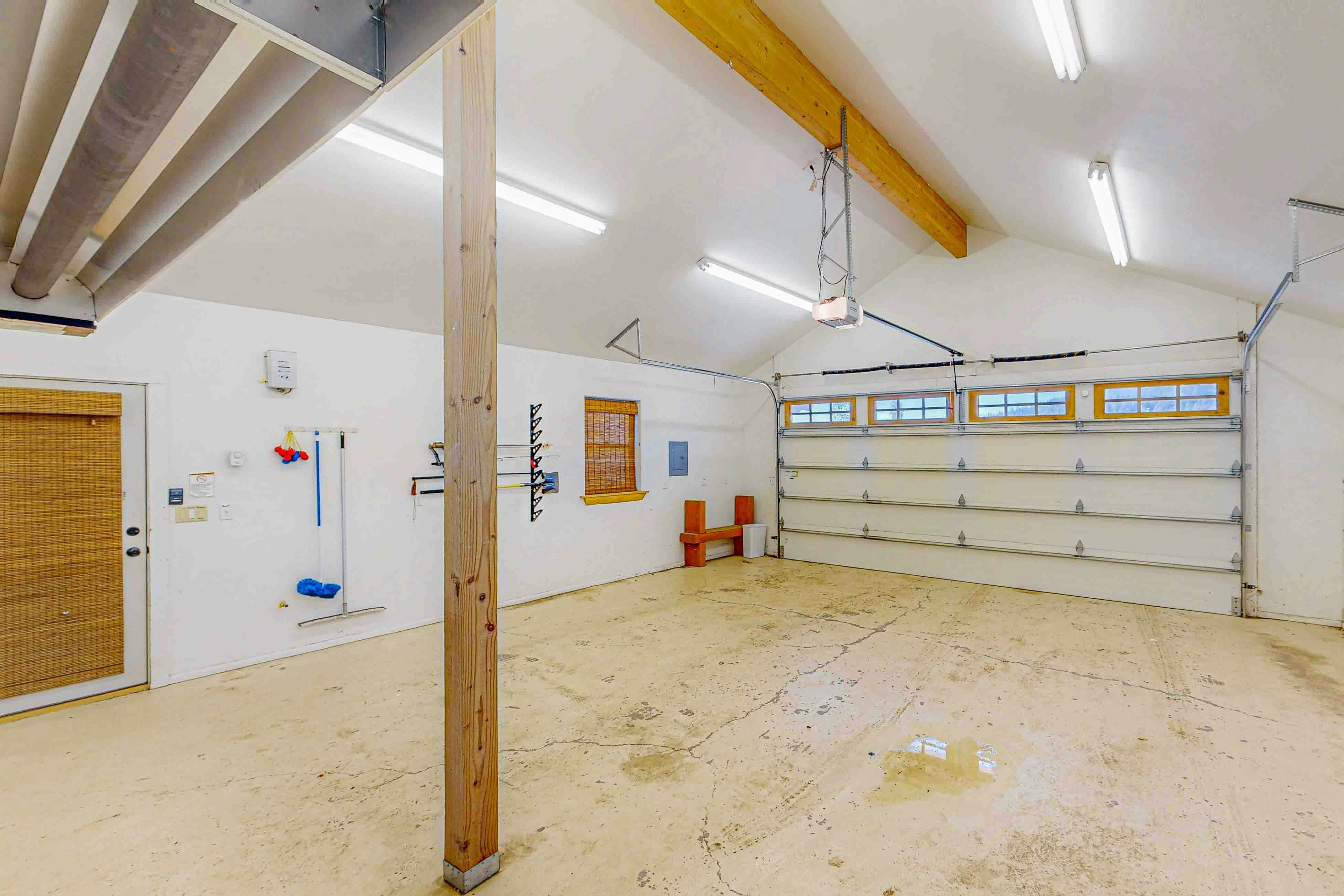 Riverfront Lodge | Hot Tub | Game Room