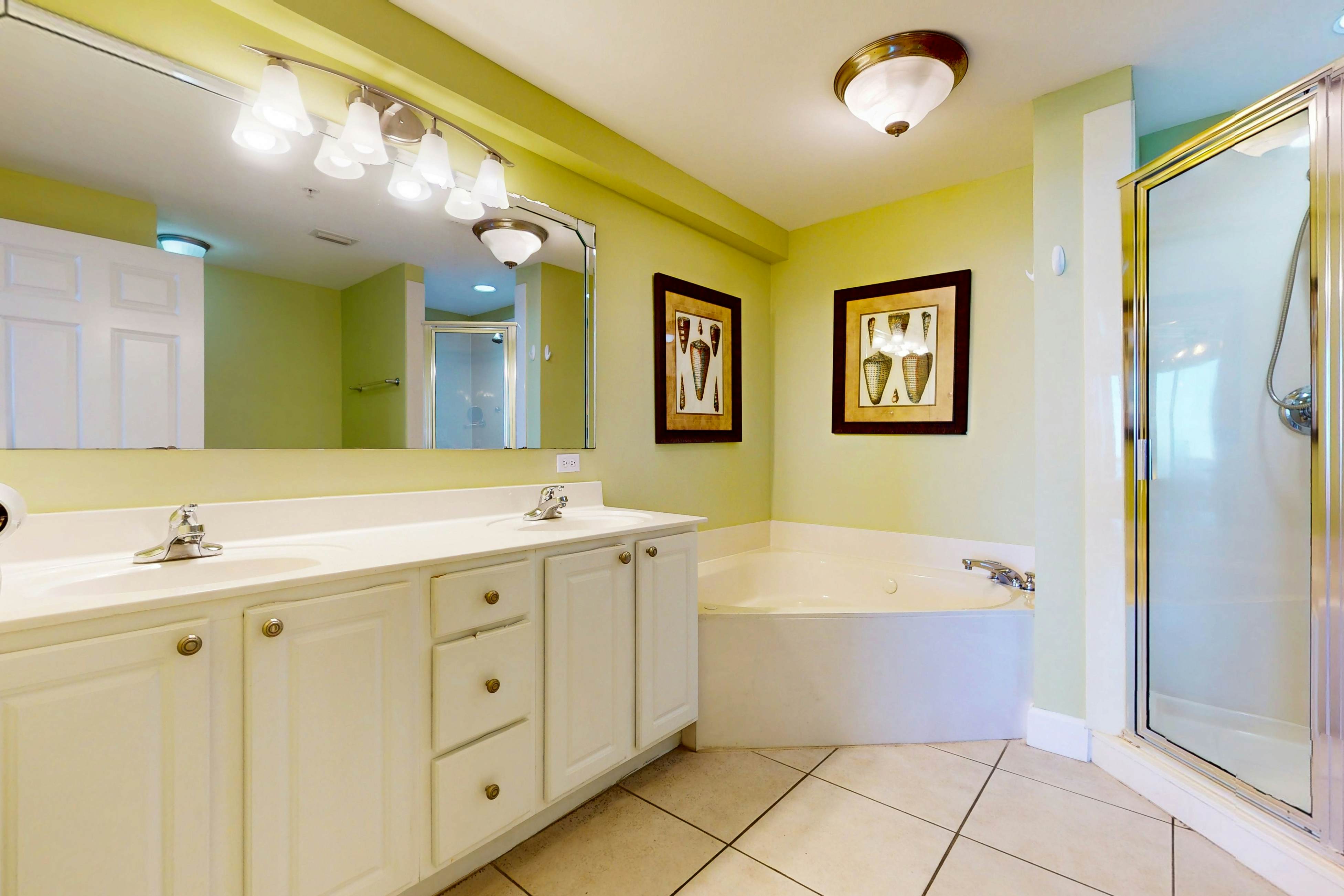 Sunrise Beach 1101 - Beachfront Condo