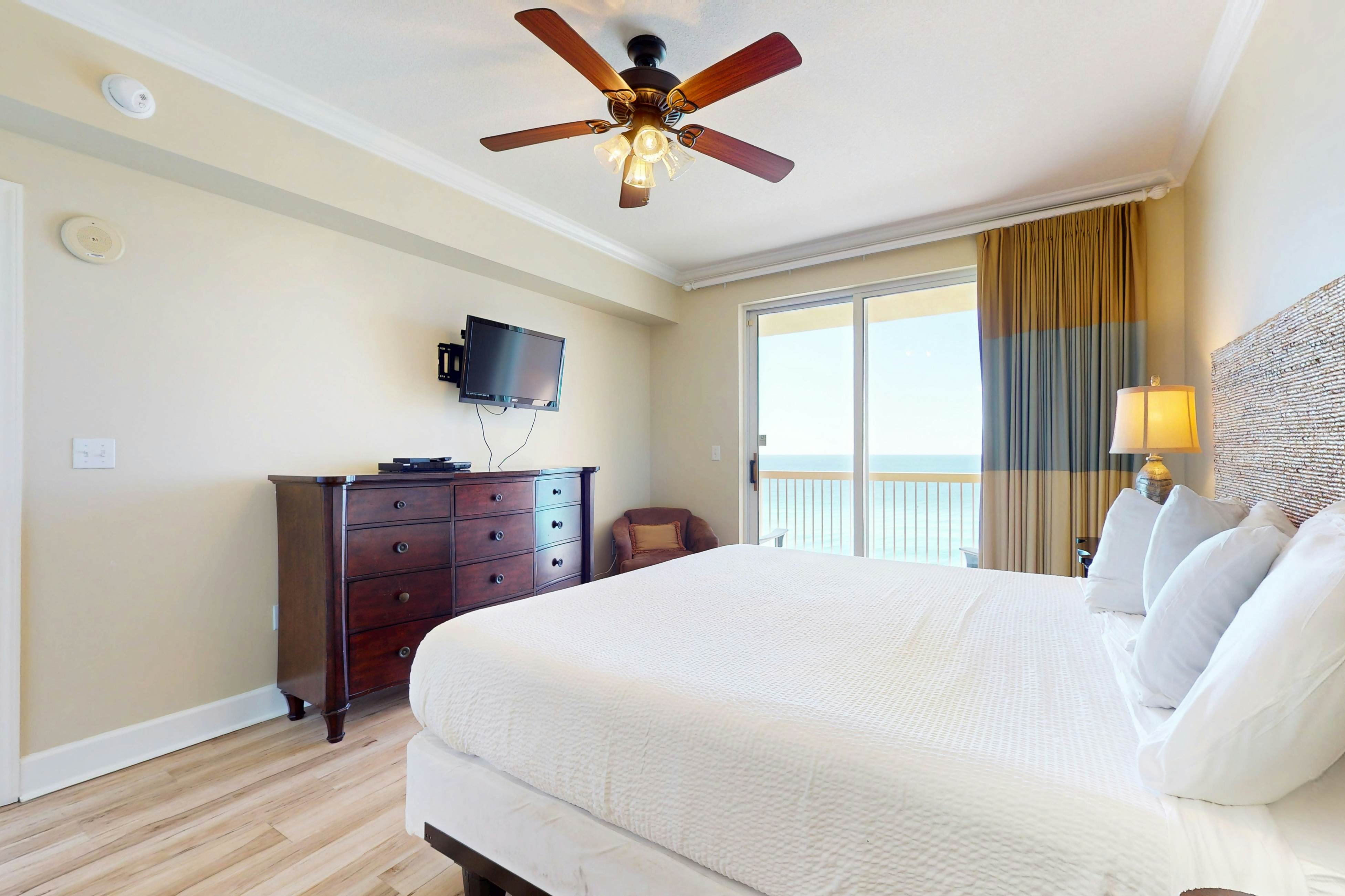 Sunrise Beach 1101 - Beachfront Condo