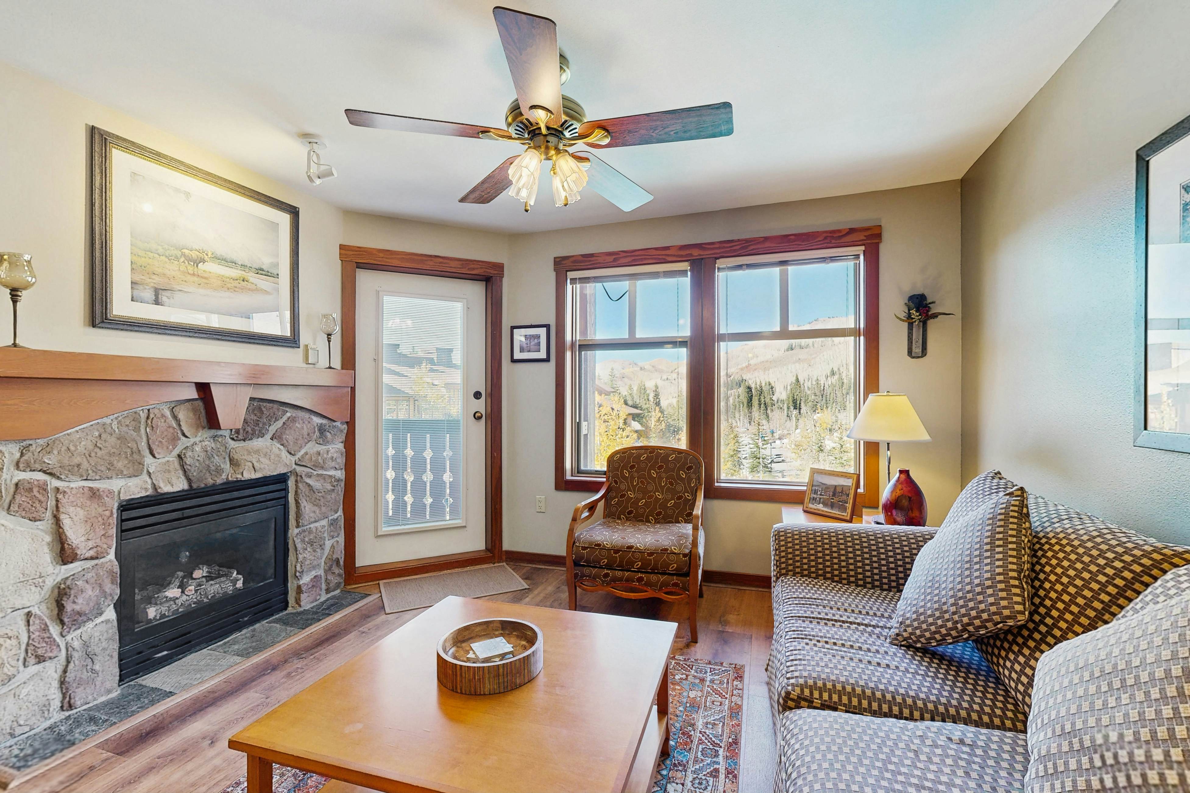 Eagle Springs East 402 - Buffaloberry Suite