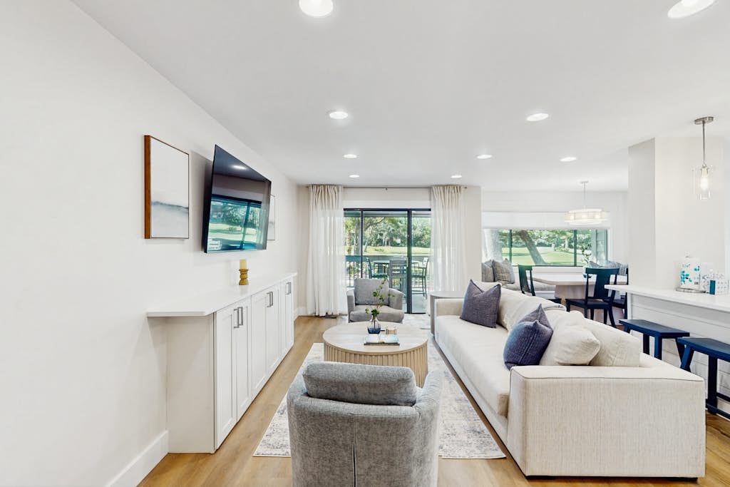 George Fazio Golf Course front condo w/ beach access & on-site pool and tennis — Hilton Head, SC — vacation rental