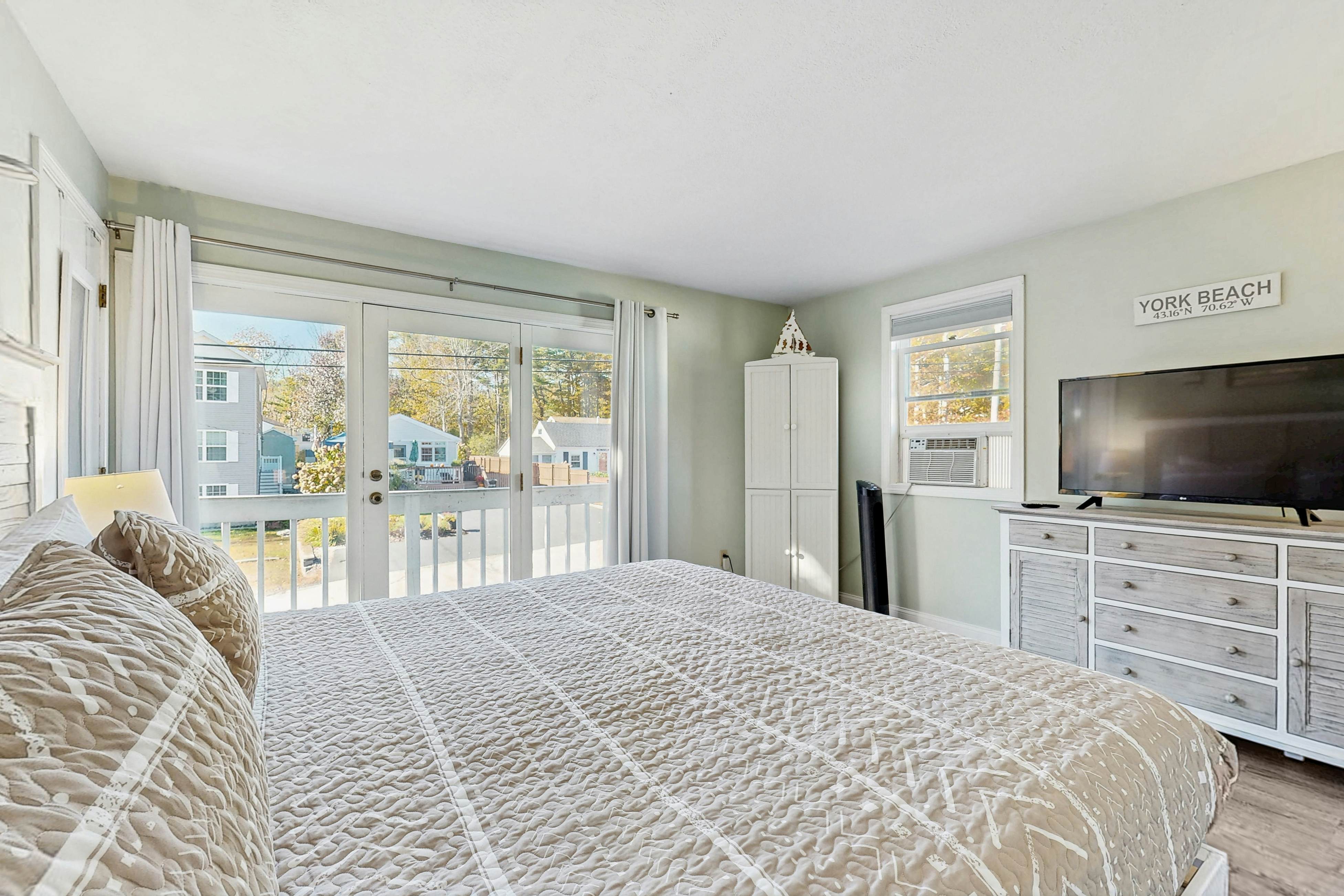 Long Sands Beach Escape