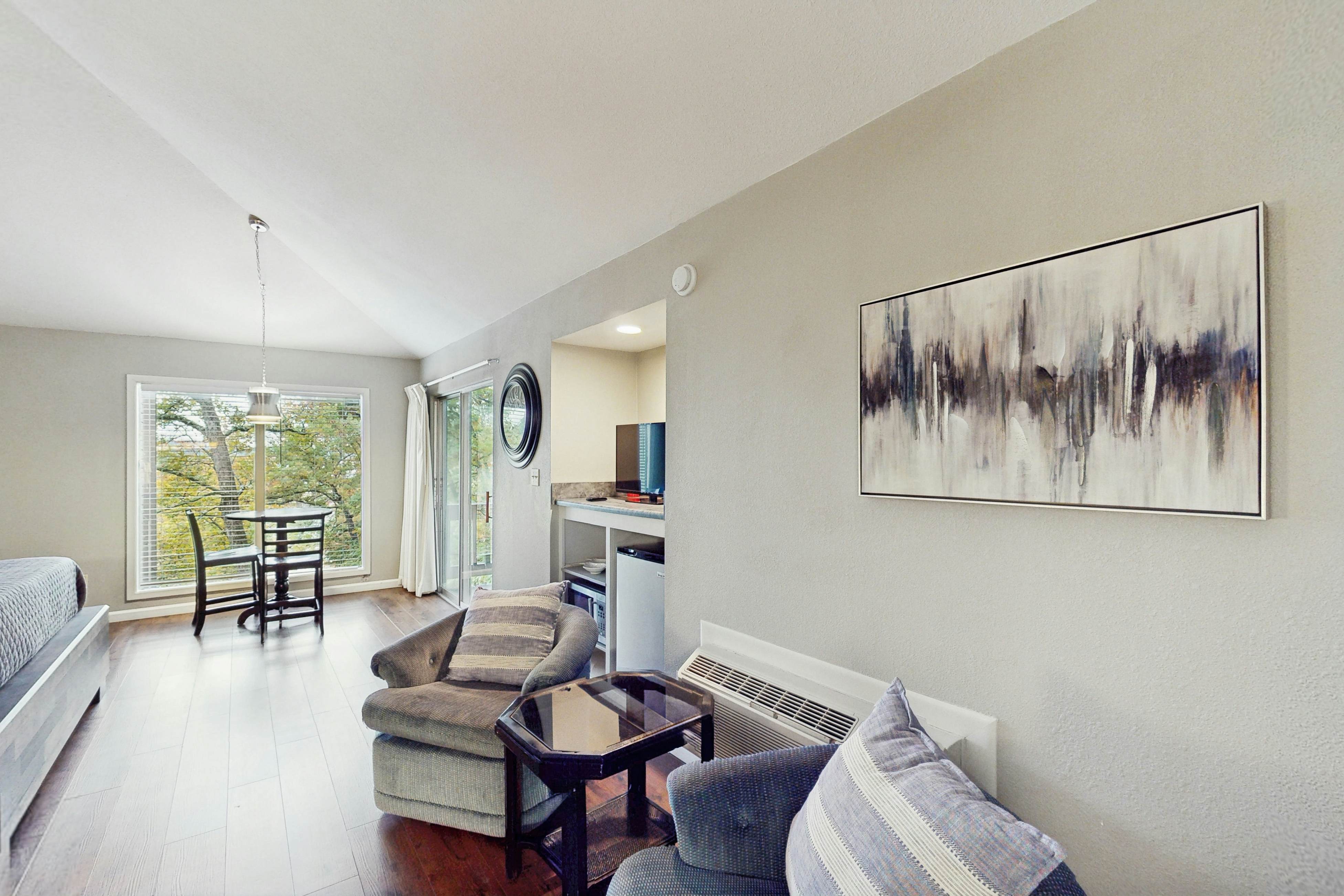 Osage Beach King’s Escape- Unit B