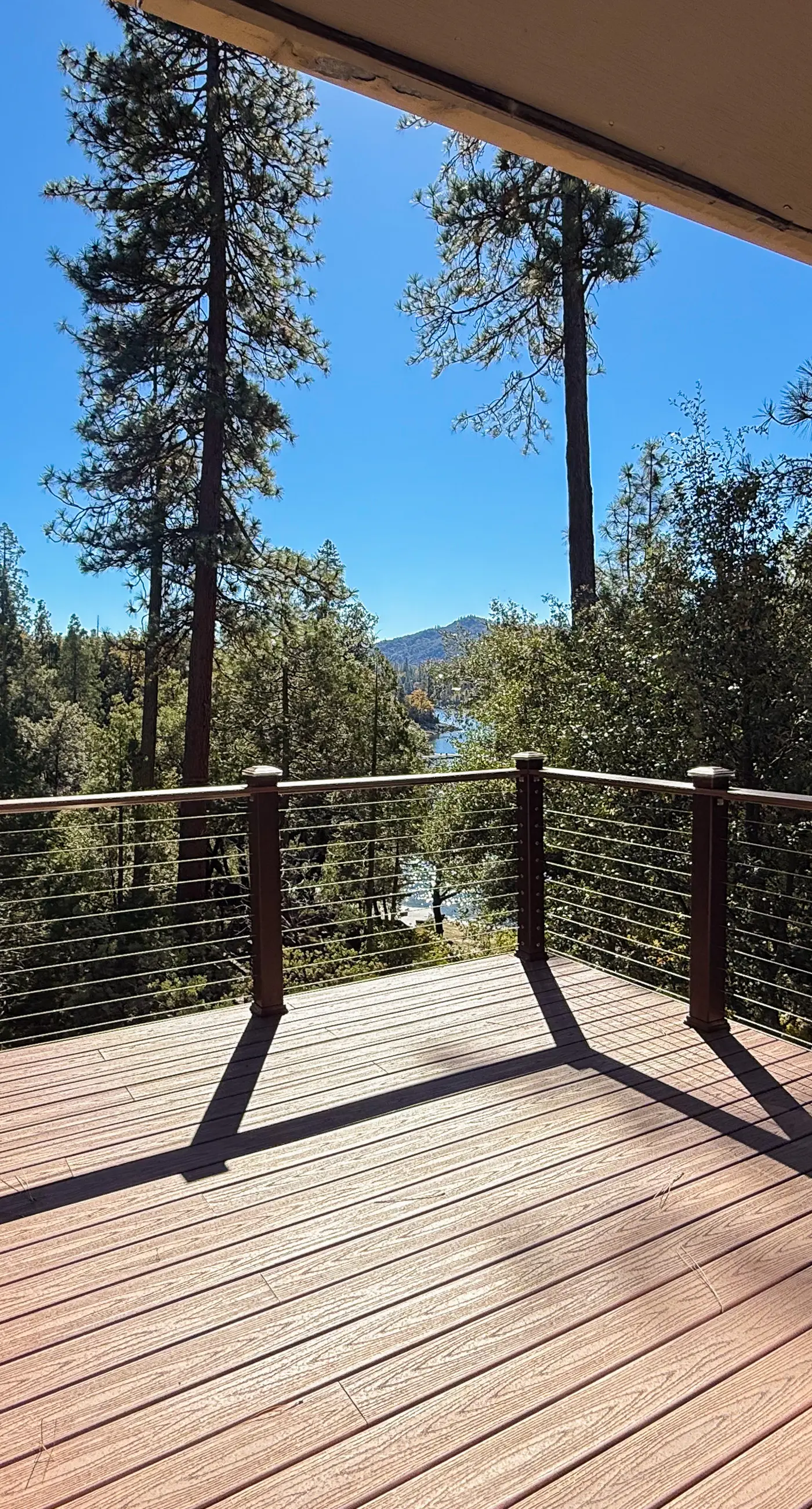 Todd's Lakeside Getaway